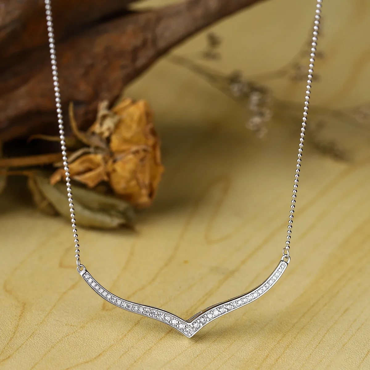 

Minimalist Style S925 Sterling Silver Smile Necklace Unique Design High-End Celebrity-Inspired Smiley Face Collarbone Chain