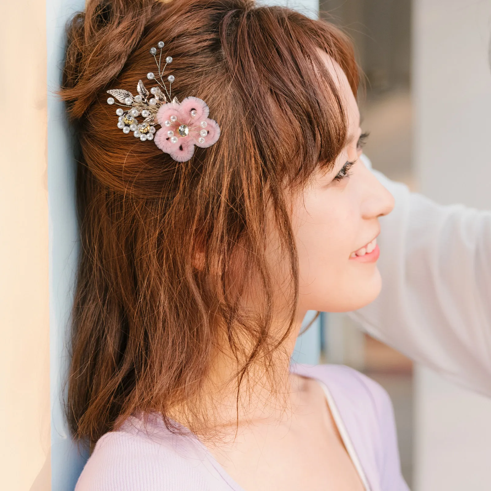 

4Pcs Vintage Flower Hair Clips Elegant Bridal Hairpins with Artificial Pearls Lightweight Wedding Hair Accessories for Women