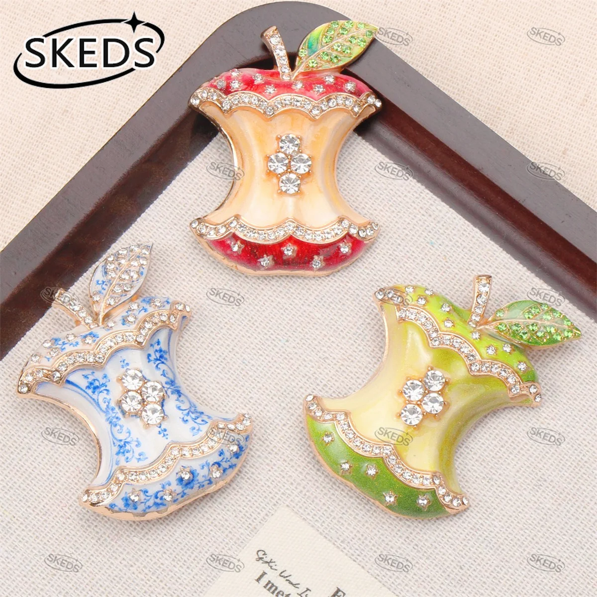 SKEDS Retro Apple Stump Brooch Crystal Inlaid Enamel Fruit Pin Brooch Badge for Coat Dress Scarf Accessories Fruit Series