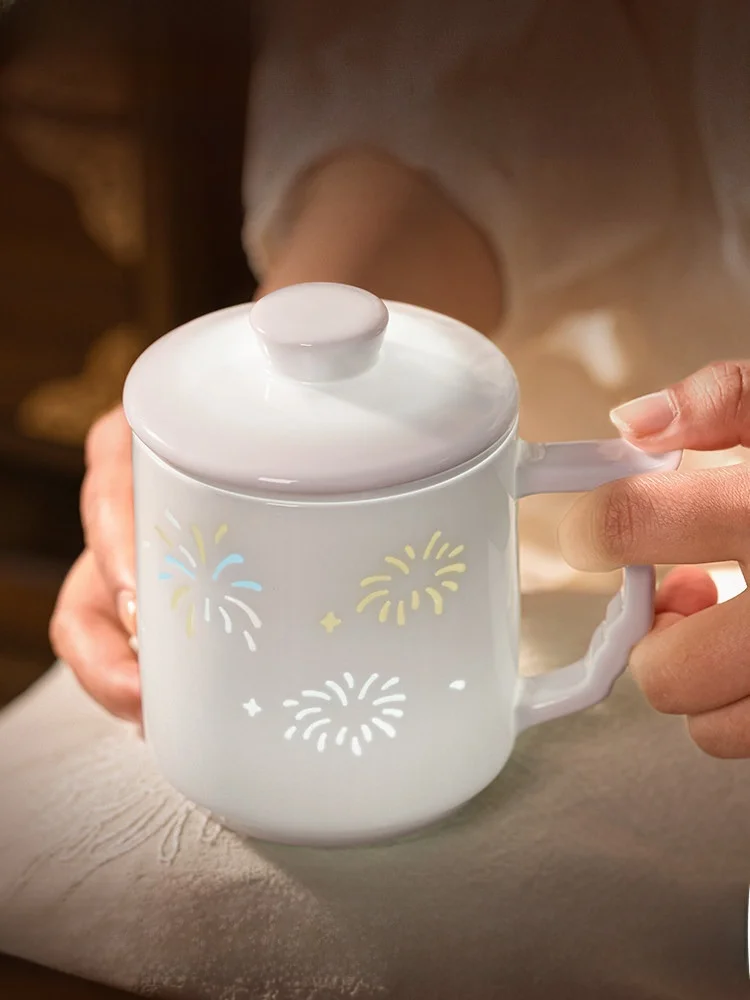 

Изысканные керамические кружки из Цзиндэчжэня, офисная чашка с крышкой, практичный фарфоровый подарок для руководителя, кофейные кружки