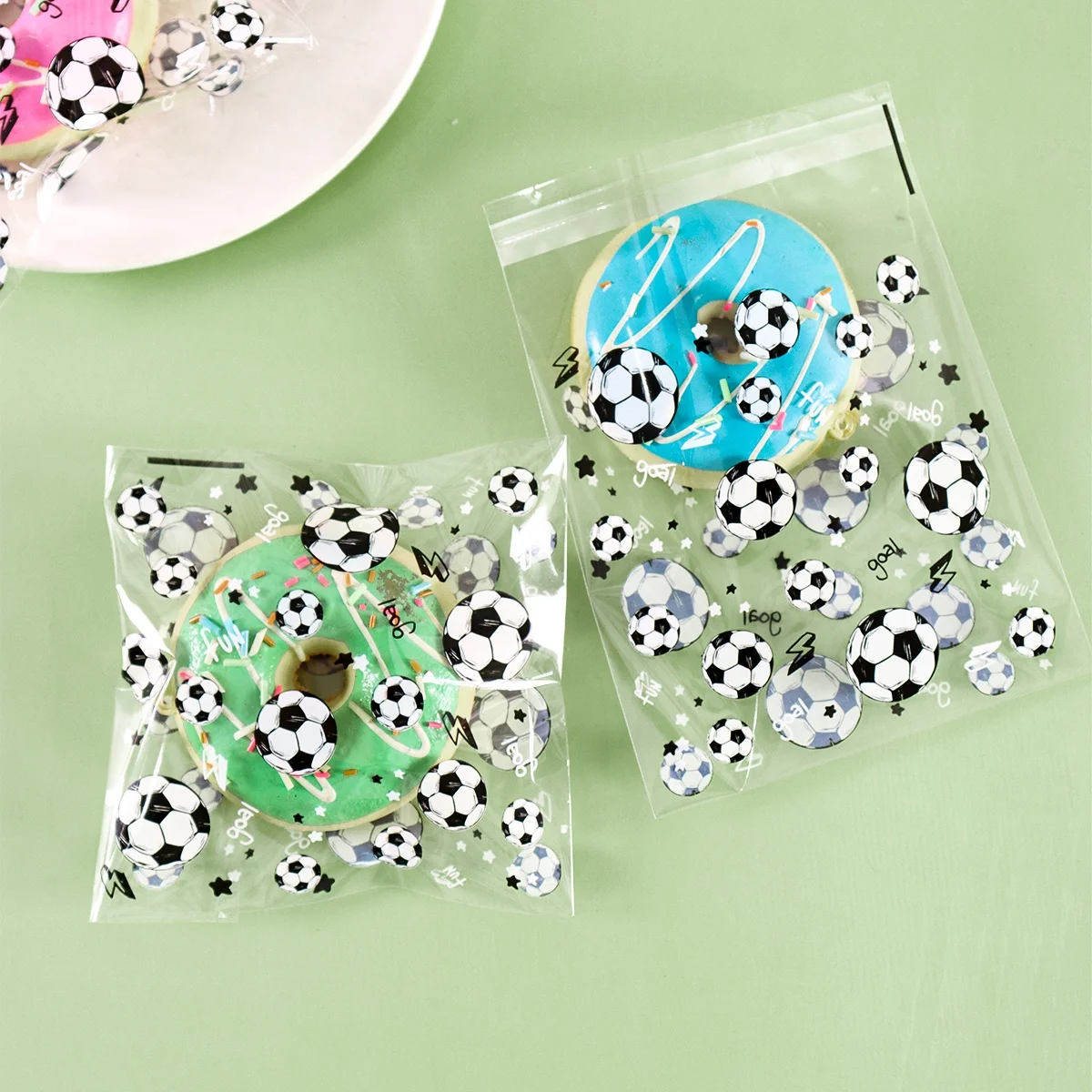 50/100 Stück Fußball-Geschenktüten, transparente Fußball-Süßigkeiten-Kekstüten, selbstklebend, für die Dekoration von Partys zum 1. Geburtstag – Detail 4