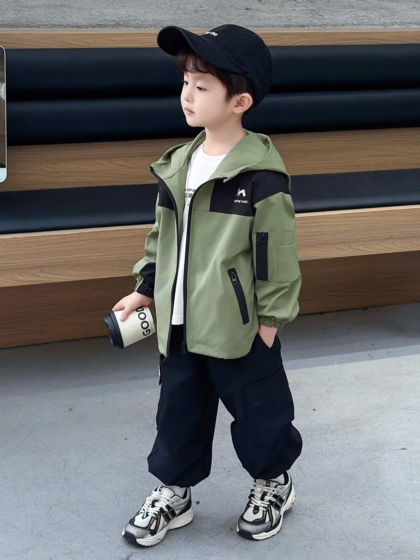 

Boys Spring Autumn Hooded Jaet Sli Children's Windbreaker Coat New 2025 Faionable Boy's Raincoat Baby Boy's Fall Jaet