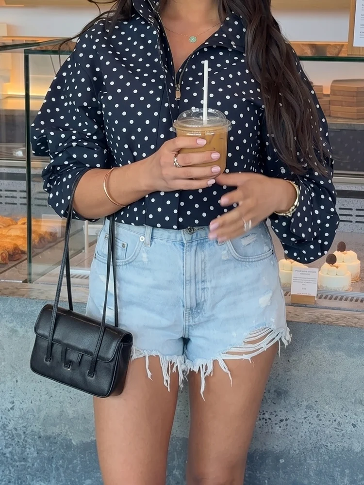 شورت جينز نسائي عالي الخصر من  - مراجعة Shorts Denim Frayed وسعره