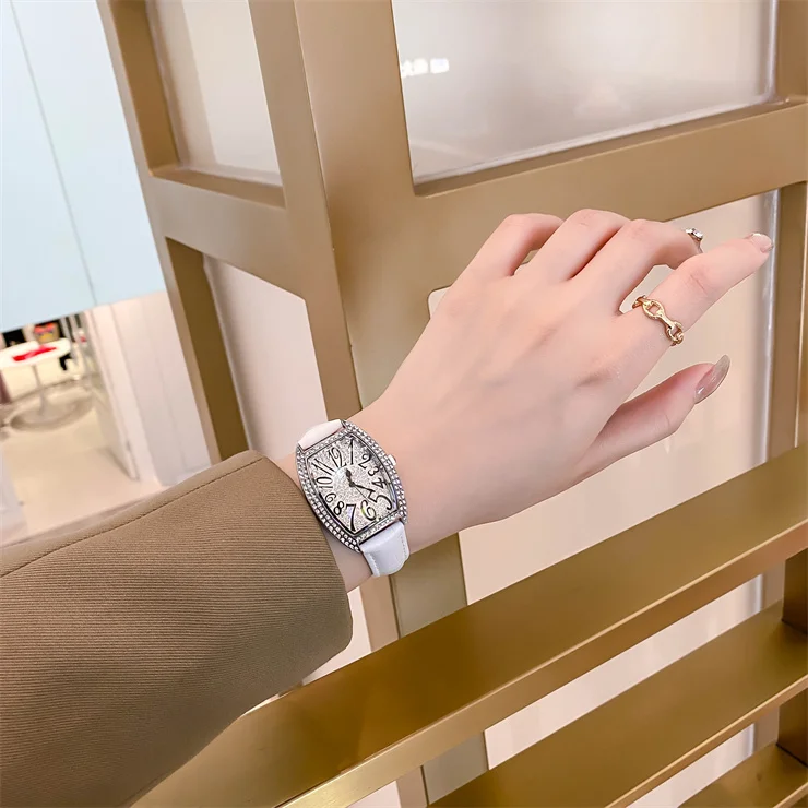 

Luxury Design Diamond Crystal Women Watches Fashion White Red Leather Quartz Girl Ladies Clock Dress Wristwatch Reloj Mujer