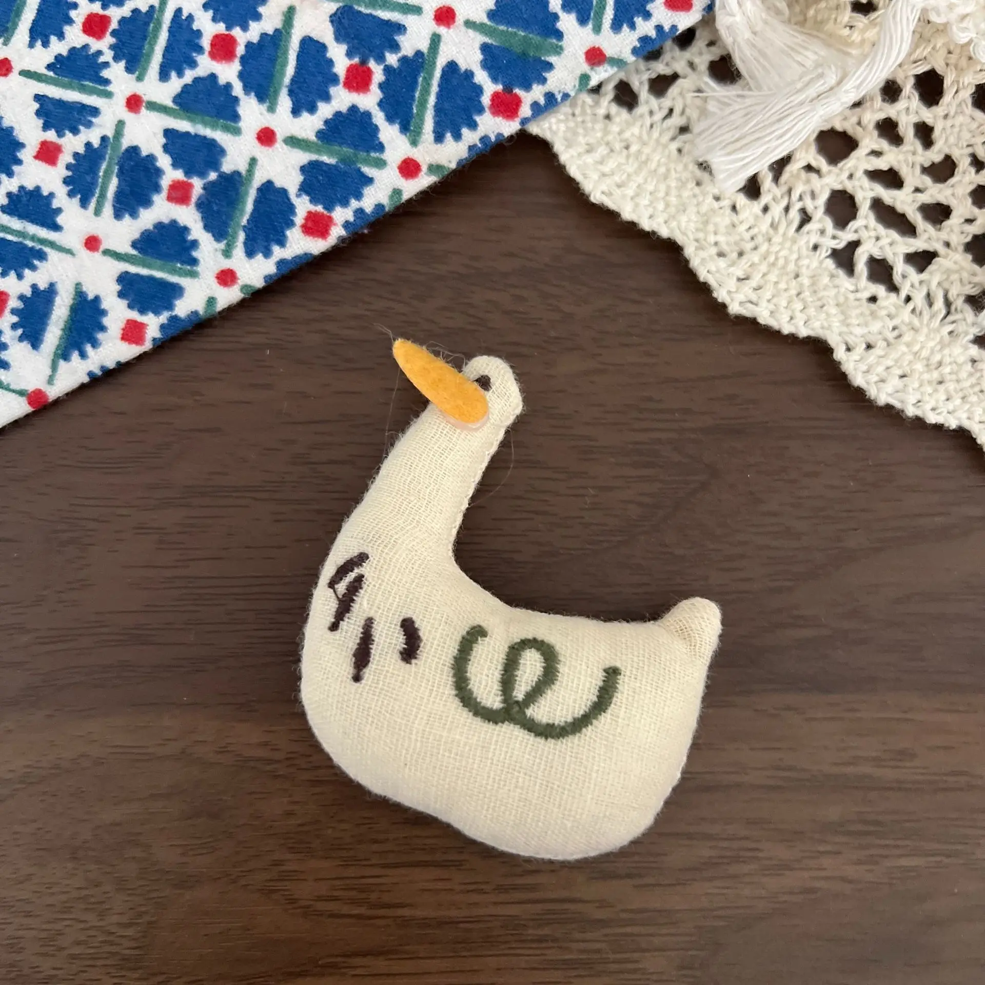 Brooch Pin DIY Accessory Sweet White Goose Plush Filled Fabric for Scarf Shoes Socks Bag Charm Semi Finished Mini Light