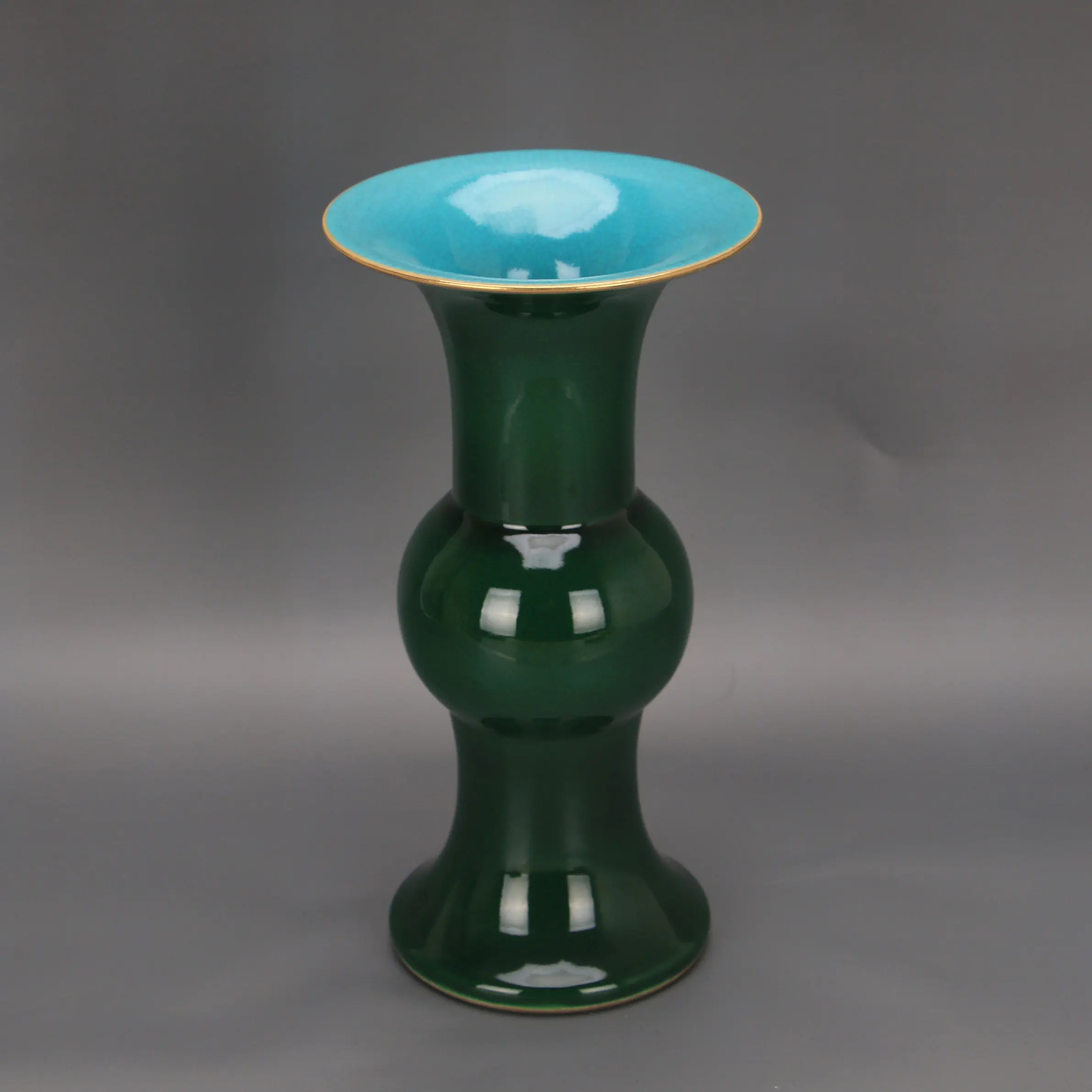 Chinese Qing Dynasty Qianlong Style Gem Green Glaze Handmade Flower Gu Vase Living Room Decor
