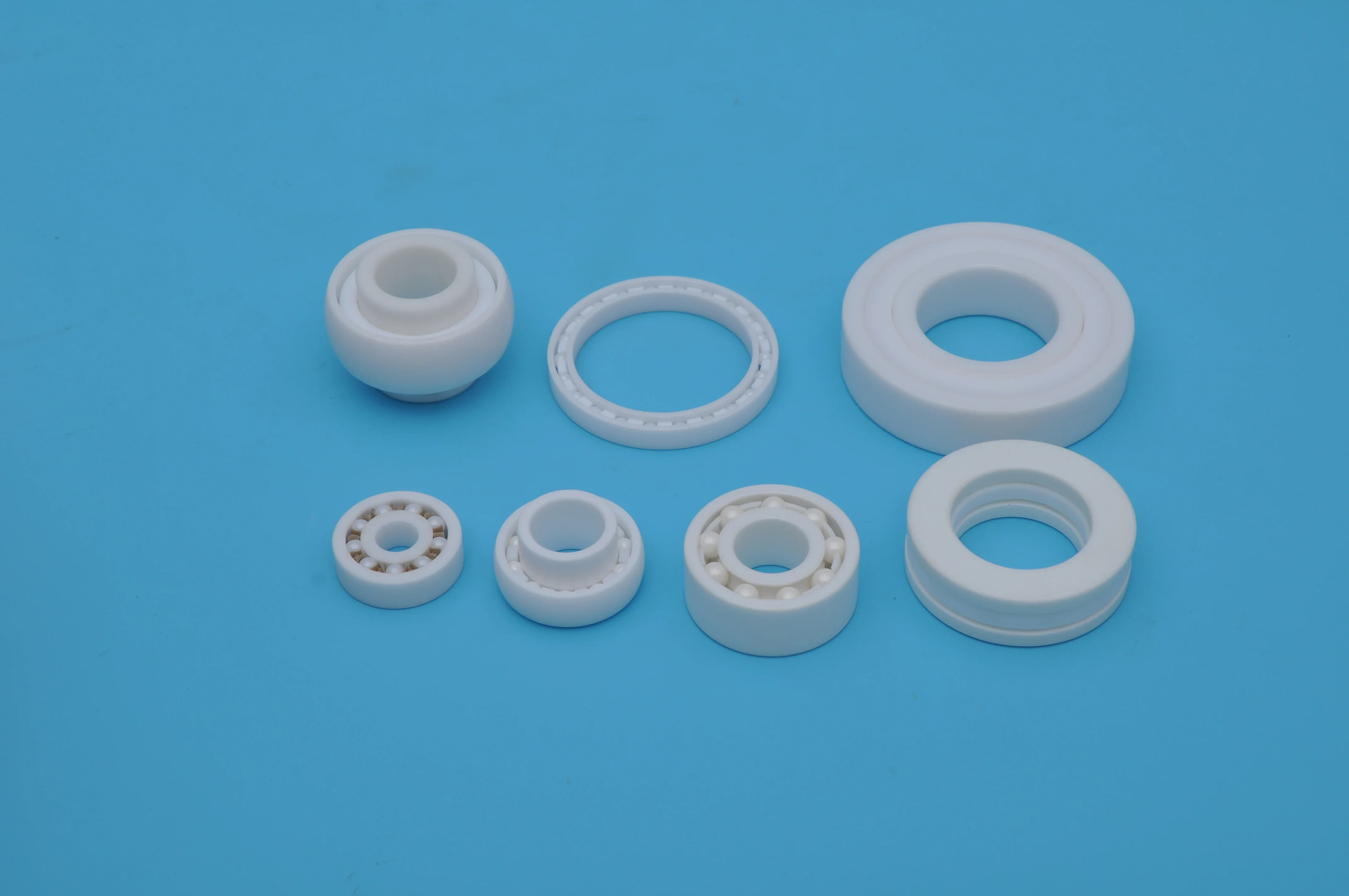 The insulation, corrosion resistance and high temperature resistance of 6811ce zirconia ceramic bearing are 55X72X9mm in size.