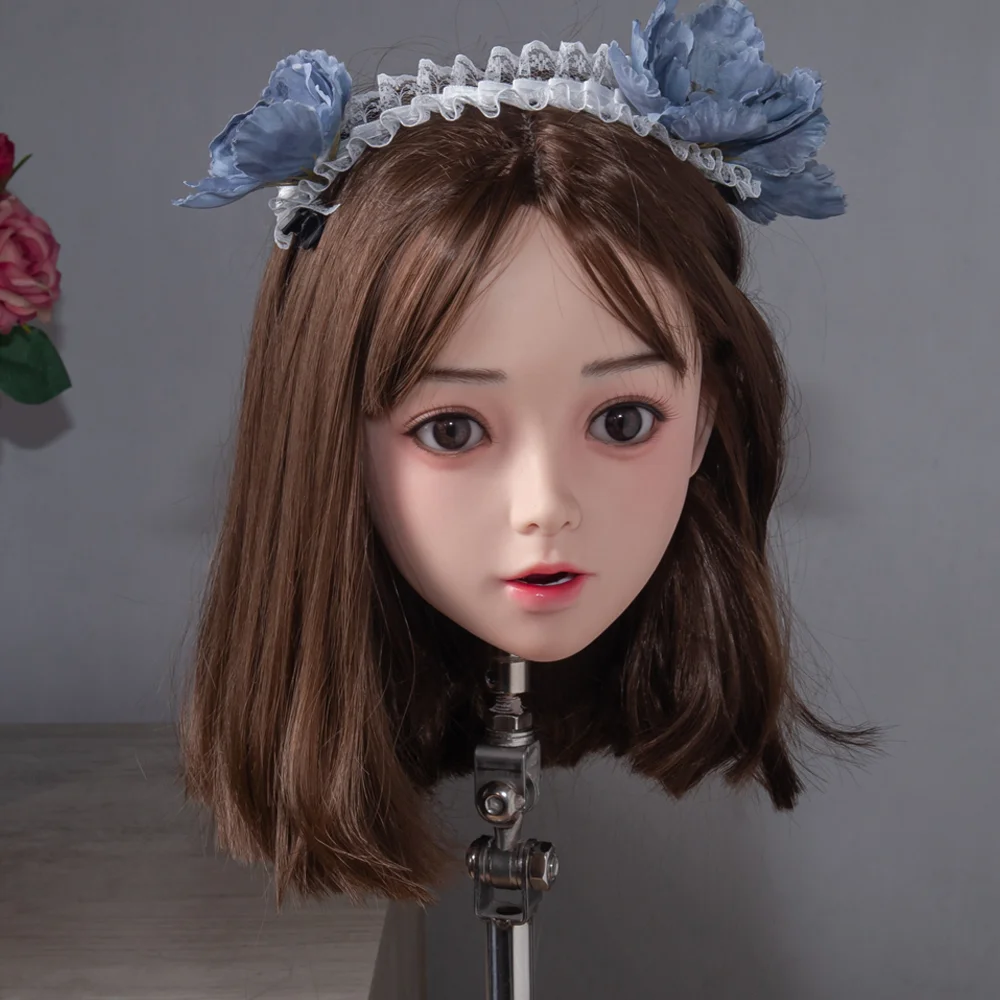 

1:1 replica of a female head model,cute,big eyes,made of silicone,with realistic skin texture,adult male toy, special mouth slot