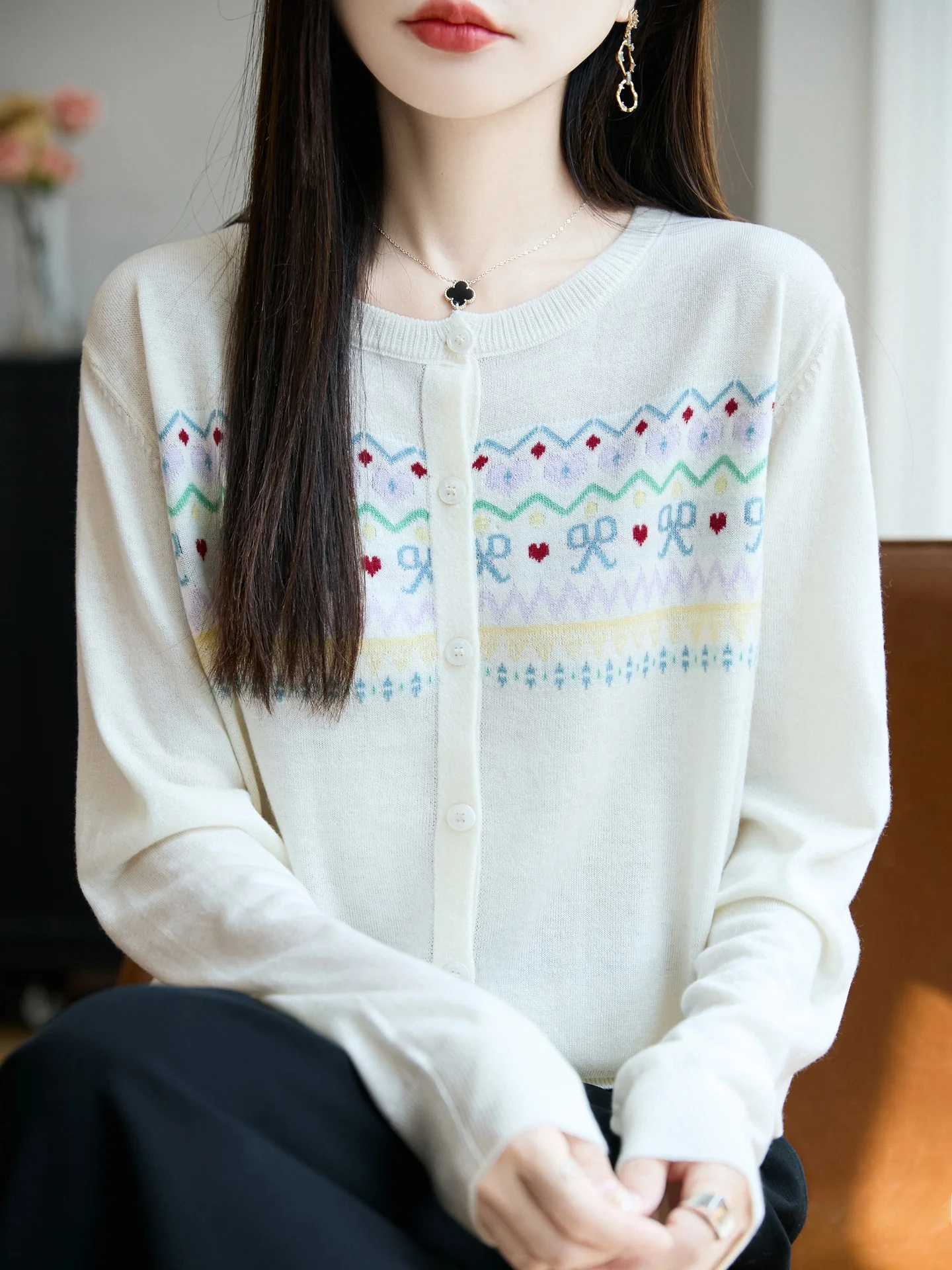 

Модный вязаный кардиган с круглым вырезом для женщин, осенняя коллекция 2025, очень теплый, с длинными рукавами, на пуговицах, цветное пальто