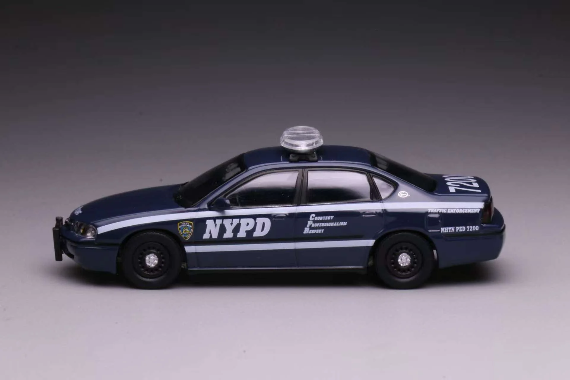 596 1/64 Chevrolet Impala - Der Prototyp des amerikanischen Polizeiautos der NYPD aus Legierungsdruckgussmetall, Spielzeug für Kinder und Jungen – Detail 2