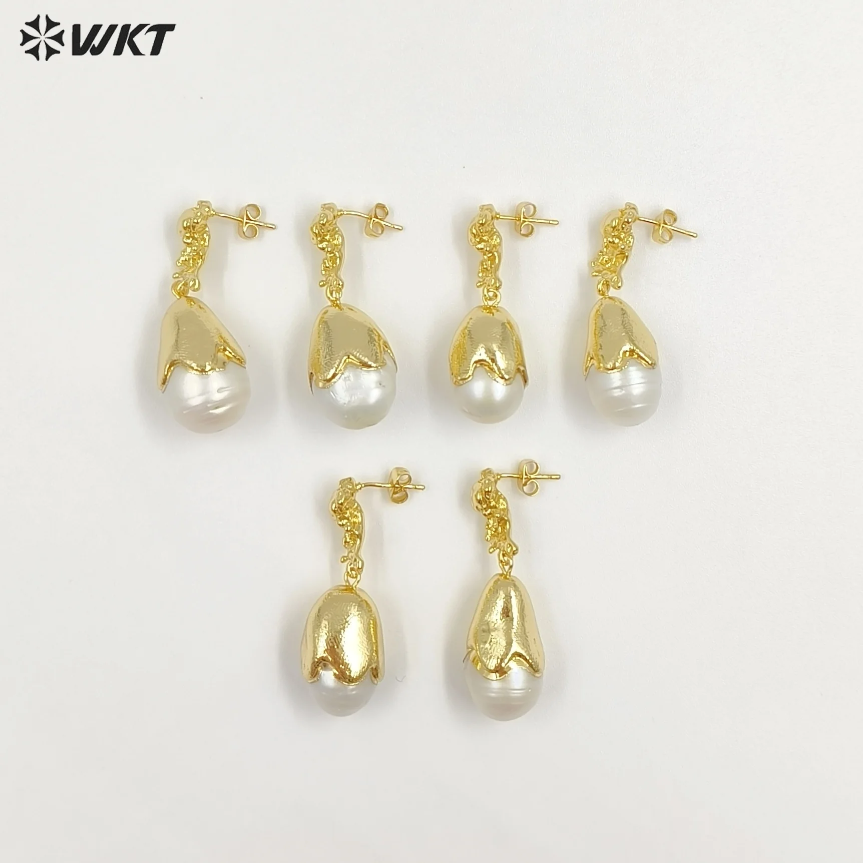 

WT-MPE166 Классический и Ретро европейский стиль Натуральный жемчуг в стиле барокко с 18-каратным позолоченным серьгами средней длины для женщин Аксессуар