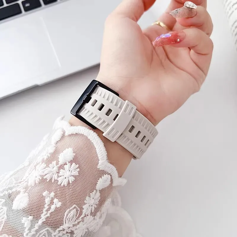 Cinturino sportivo per cinturini Apple Watch 44mm 40mm 41mm 45mm 49mm 38mm 42mm Bracciale in silicone iwatch Serie 10 9 8 SE 7 3 6 5 4 Ultra 2