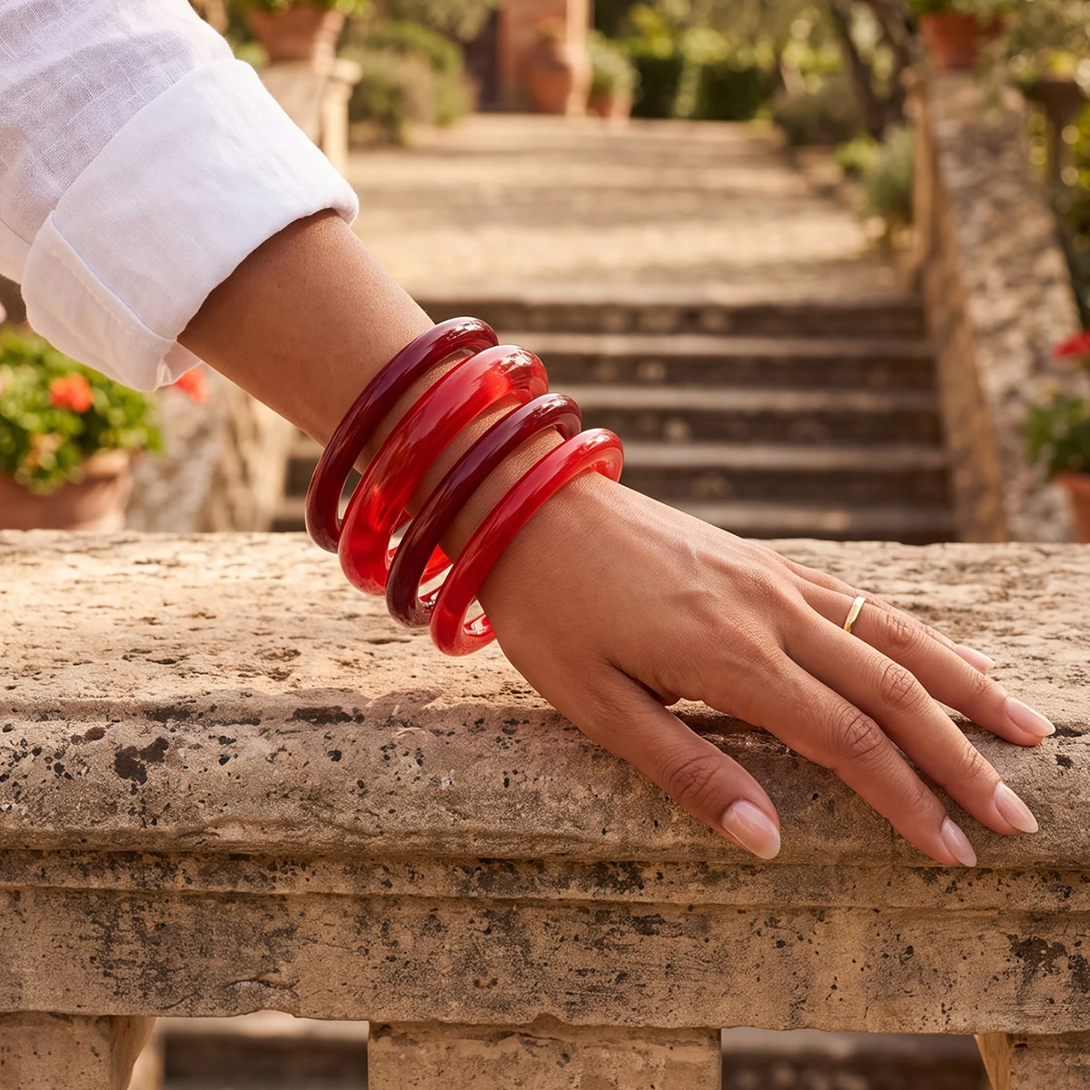 4-teiliges Boho-Set aus roten Acrylharz-Armreifen für Damen, Vintage, geometrischer Charme, Punk, breite Hip-Hop-Metall-Manschettenarmbänder, Schmuck – Detail 3
