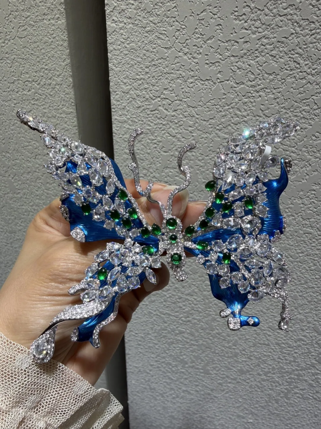 grande-broche-papillon-de-couleur-bleue-en-cuivre-avec-zircon-cubique-bijoux-a-la-mode-pour-femmes-miyi