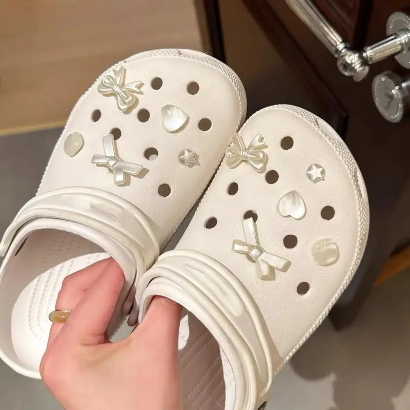 Elegante Ballett-Schuh-Charms mit weißer Schleife, Set für Sommer 2026, koreanische Sandalen, Clogs, Blumen-Accessoires, DIY-Dekorationen für Damenschuhe – Detail 4