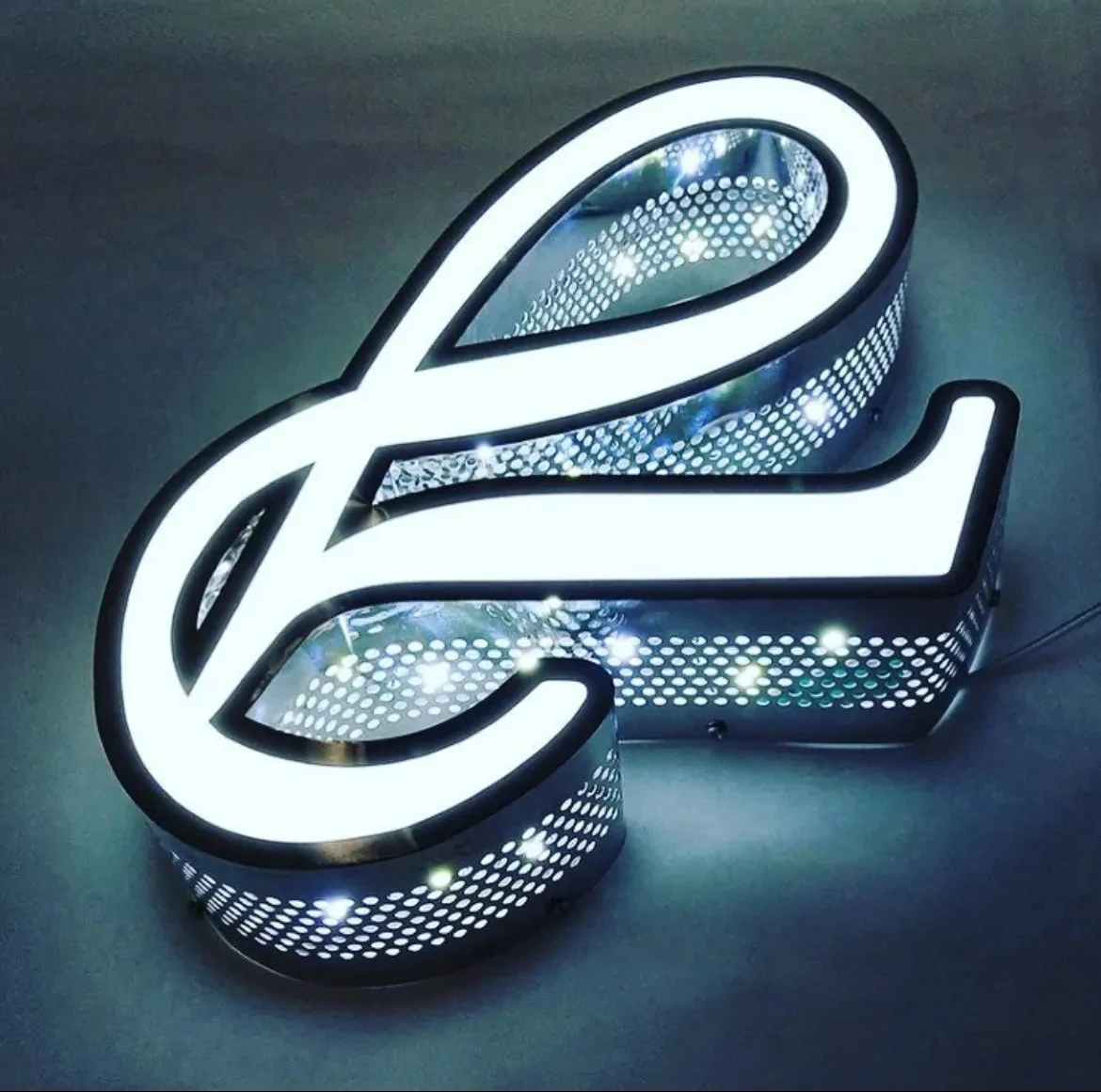 Customized outdoor metal LED logo lighting, 3D letter personalized company commercial logo lights, commercial name signs