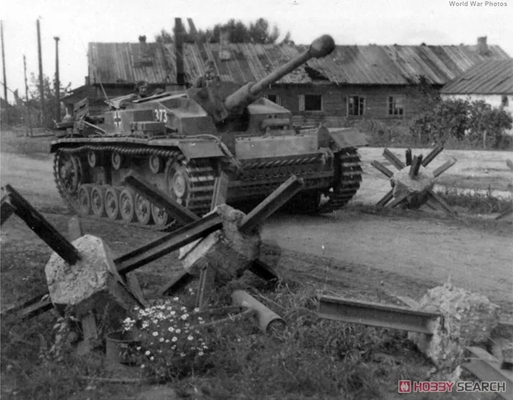 YAN MODEL Photo Etched  PE-35012 1/35 Scale  Anti-Tank Obstacles (Set of 3)