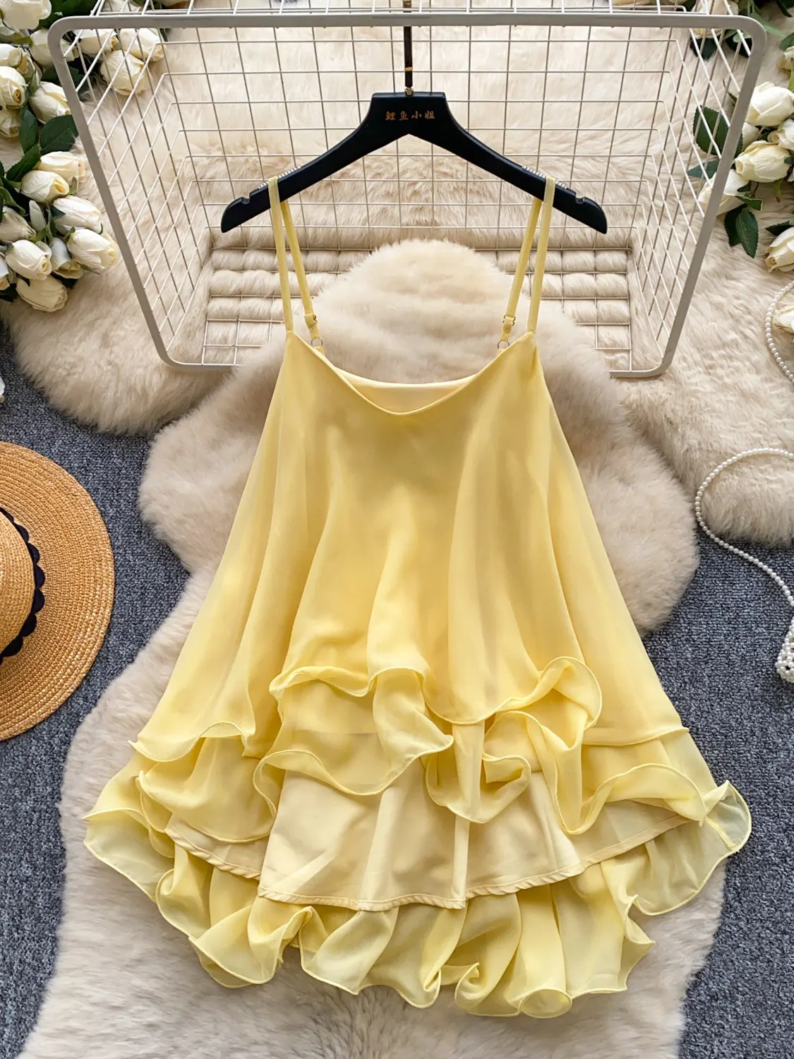 

Women Yellow Ruffled Patchwork Cami Y2K Gyaru Corset Top Vacation Style V-Neck Sleeveless Vest Loose Ruffle Camisole Top Summer