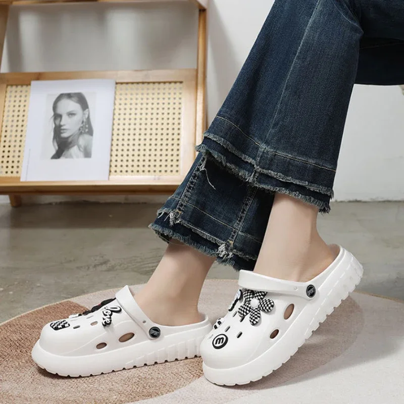 Women Cartoon Clogs 2024 New Arrival Fashion DIY Sandals Simple Comfortable Slippers Stylish Outdoor Beach Slides