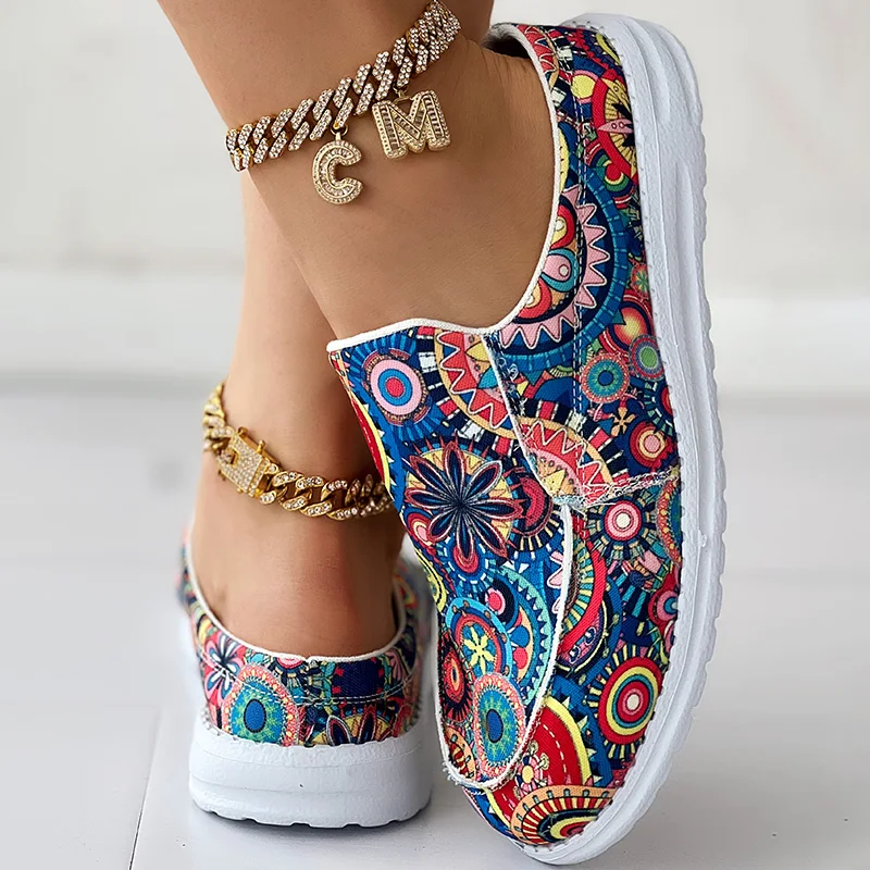 Modne buty damskie Płaskie buty na co dzień z okrągłym noskiem Buty wyjściowe Tribal Floral Print Slip On Casual Loafers