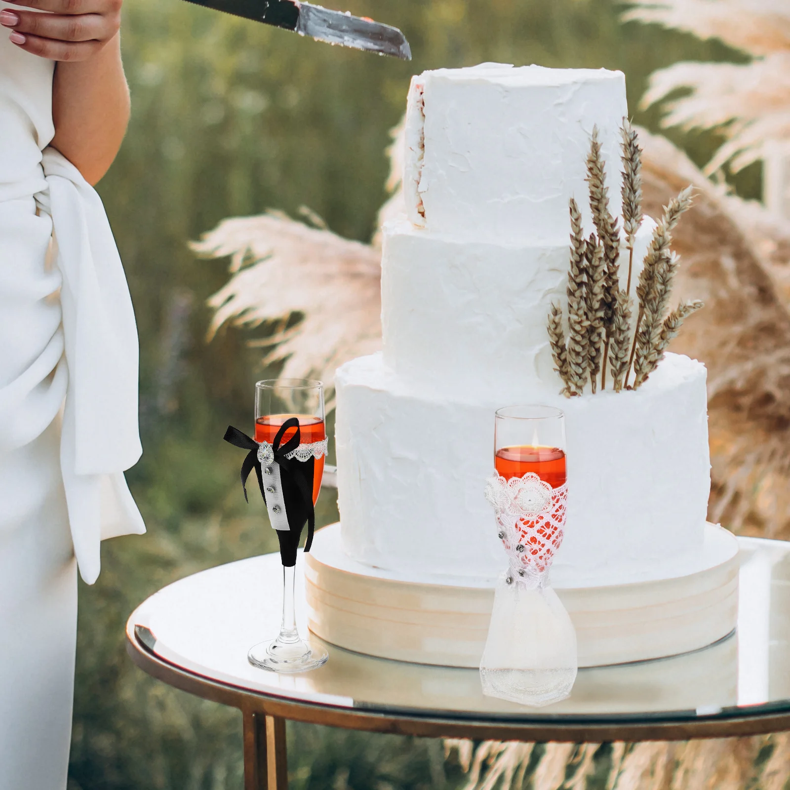 

1Set Wedding Wine Glass Elegant Goblet Toast Glasses Bride Groom Glass Cup Decoration Wedding Party Gifts Vintage Goblet