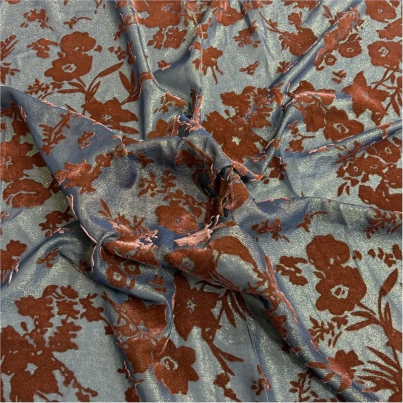 

Silk-woven golden flowered velvet fabric for cheongsam dress is used to make skirt clothes