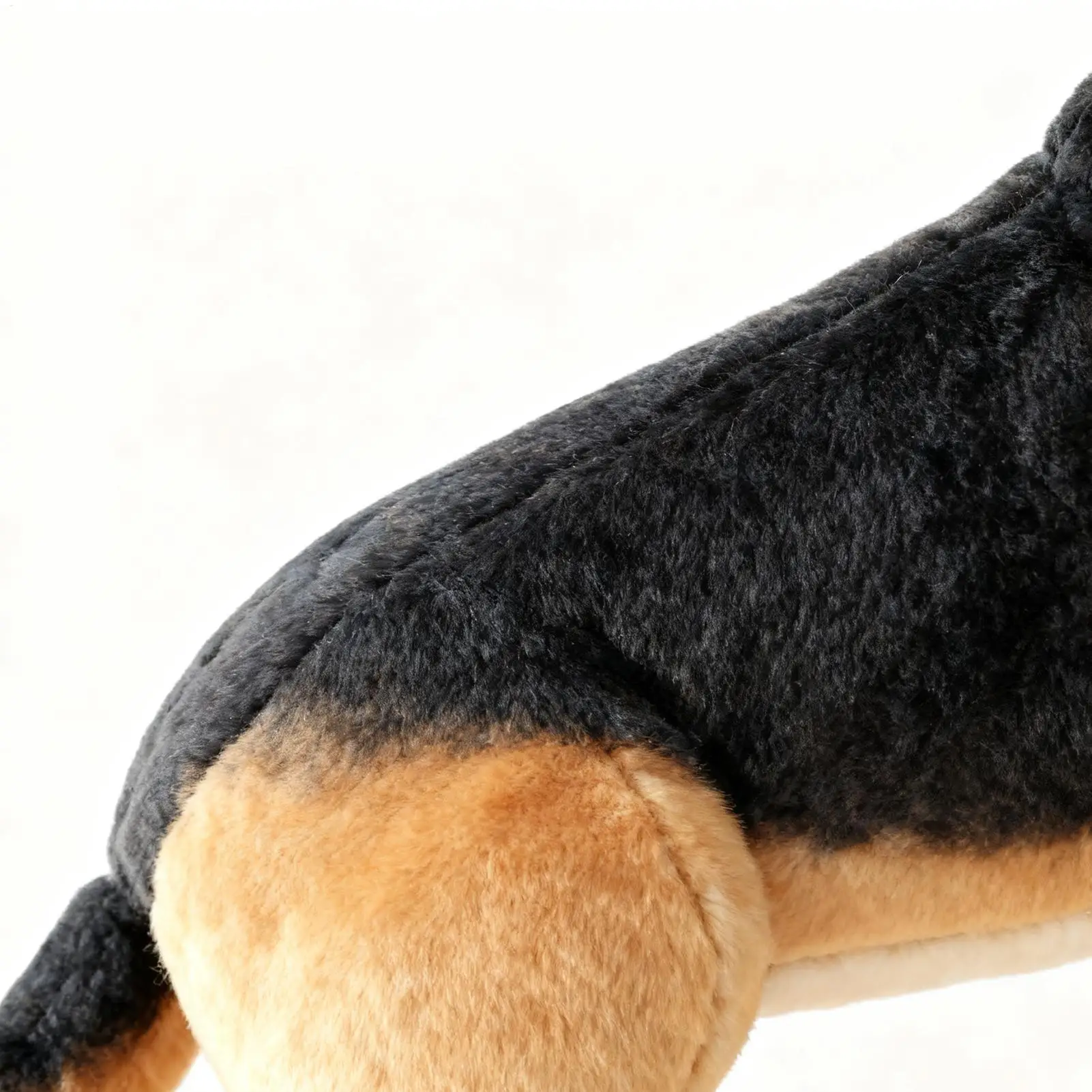 وسادة محشوة على شكل كلب واقعي ناعمة للجلوس على شكل كلب حيواني محشو لأصدقاء العائلة والأولاد والبنات في المنزل وعيد الميلاد وعيد الميلاد في الأماكن المغلقة #3