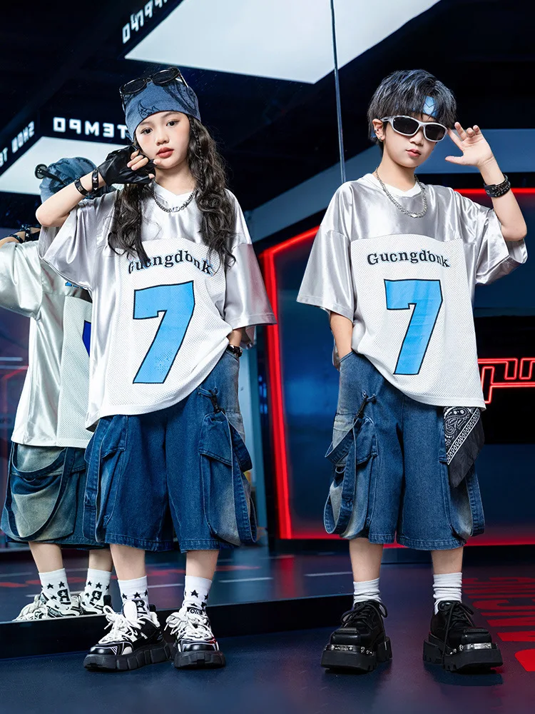 Abbigliamento Hip Hop Kpop per bambini T-shirt con scollo a V argento Pantaloncini cargo con cinturino casual blu denim sfumato per abiti da ballo per ragazza ragazzo