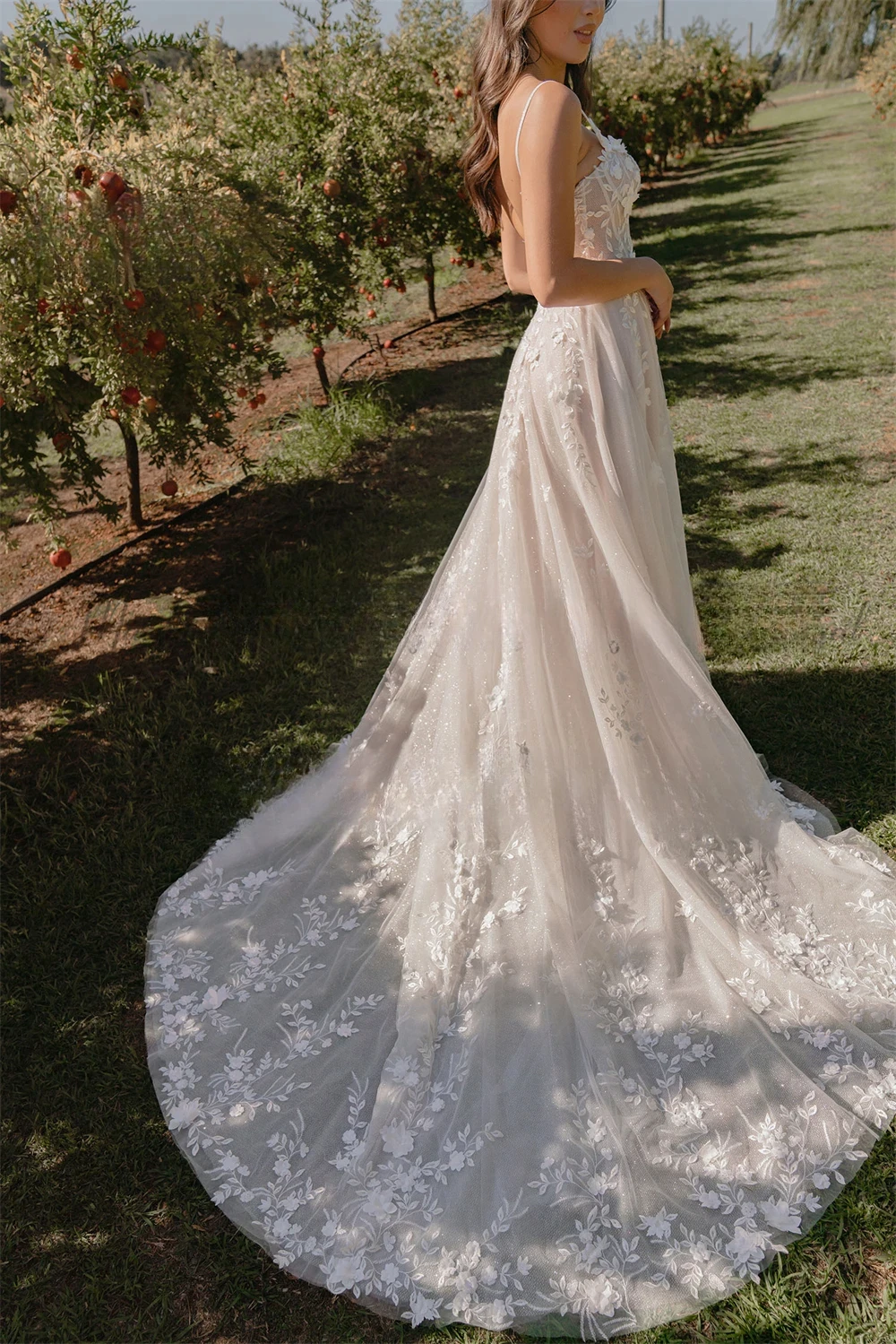 2025 Abiti da sposa per la sposa A-Line Sweetheart Senza spalline Appliques Tulle Abito Da Sposa Personalizzato