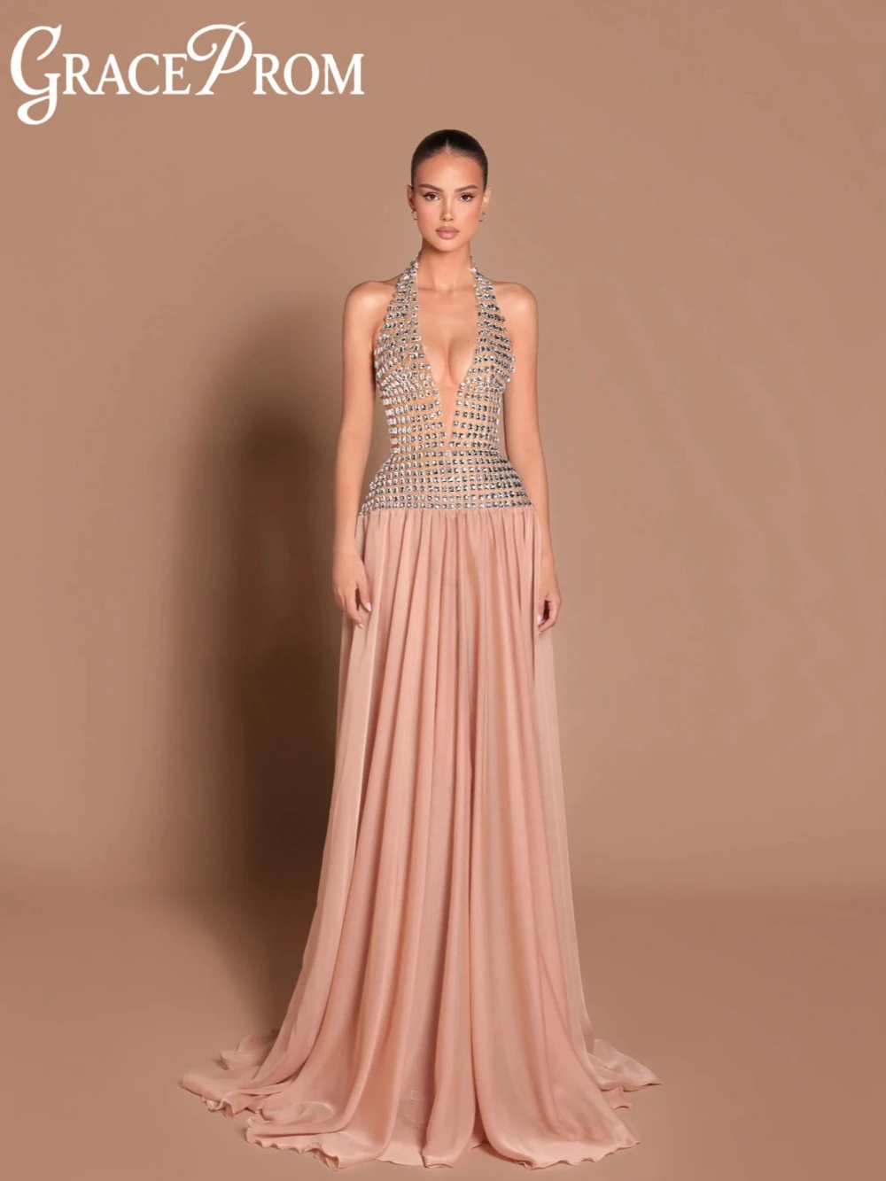 

Stylish Silver Crystal Halter Evening Dress Charming Open Back A-line Long Wedding Party Gown 2026 New Customized Prom Dresses