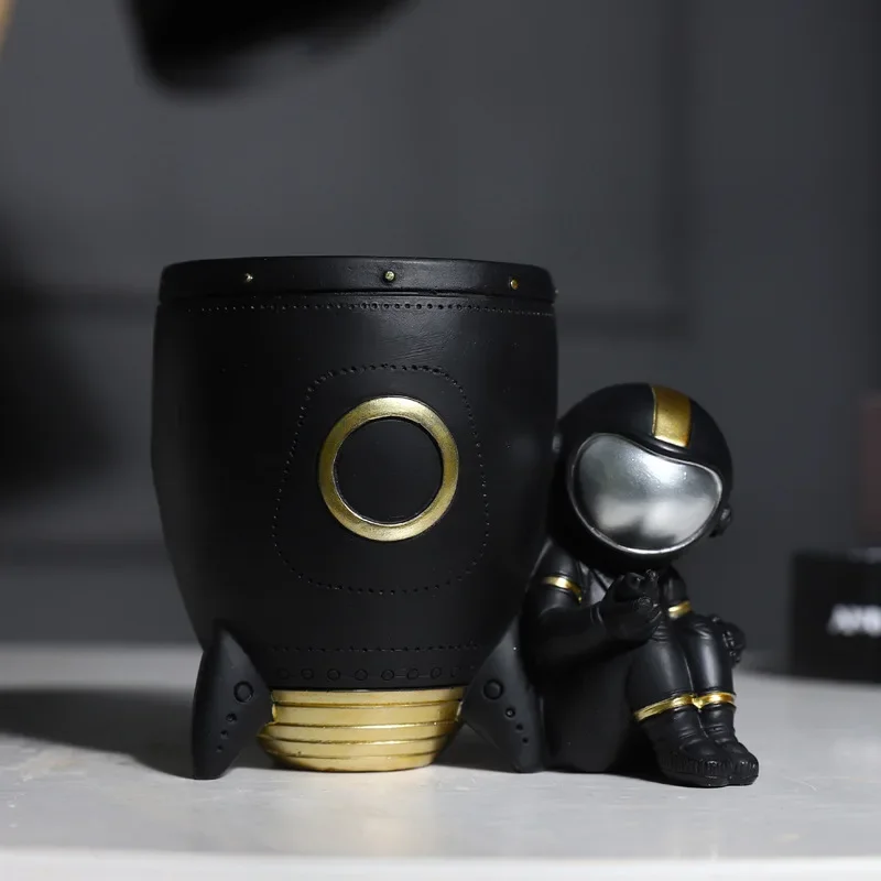 Children's Creative Astronaut Penholder - Office Desktop Penholder Storage Box - Resin Crafts Penholder Astronaut