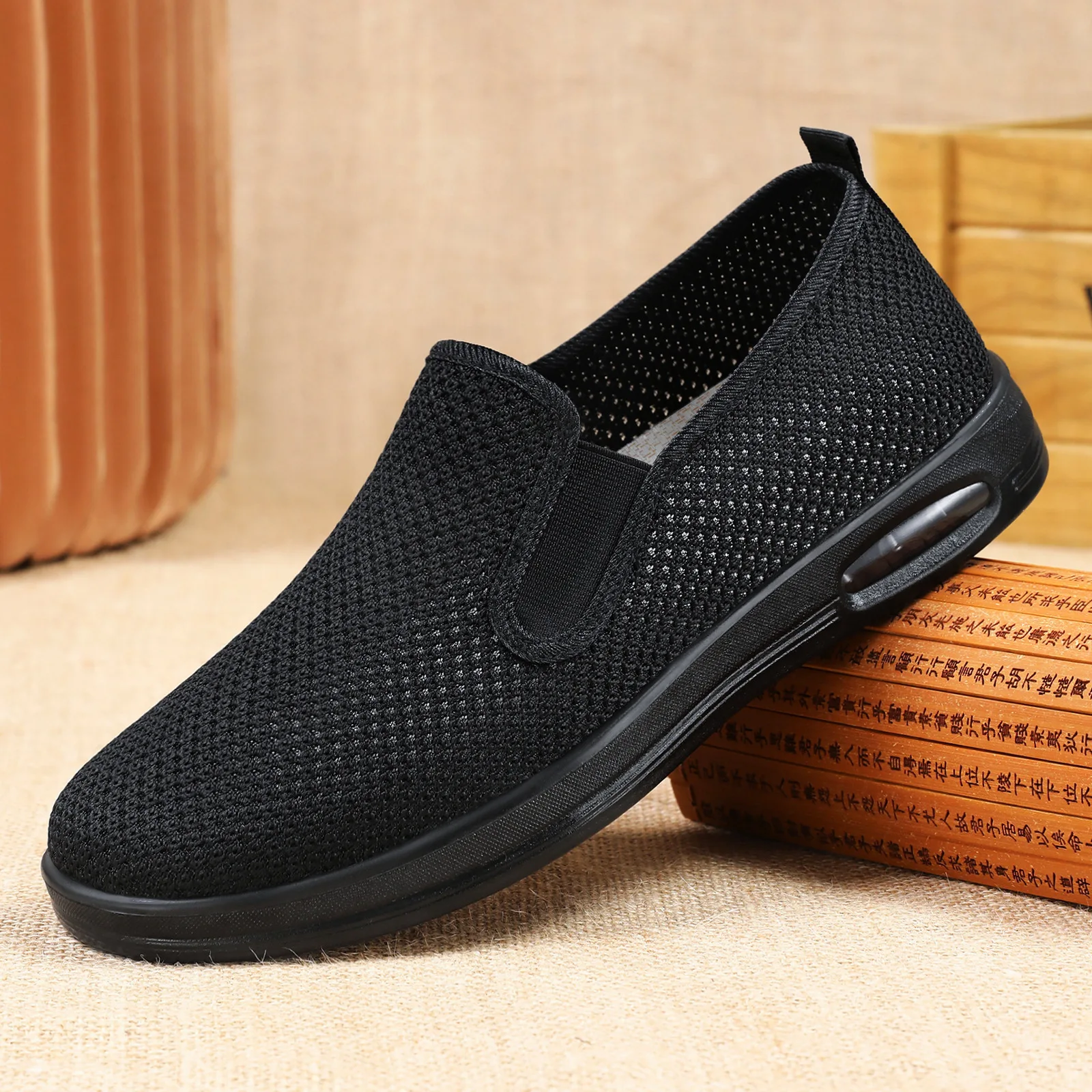 Men's shoes new fashionable breathable shoes outdoor casual sports comfortable anti slip wear-resistant men's shoes