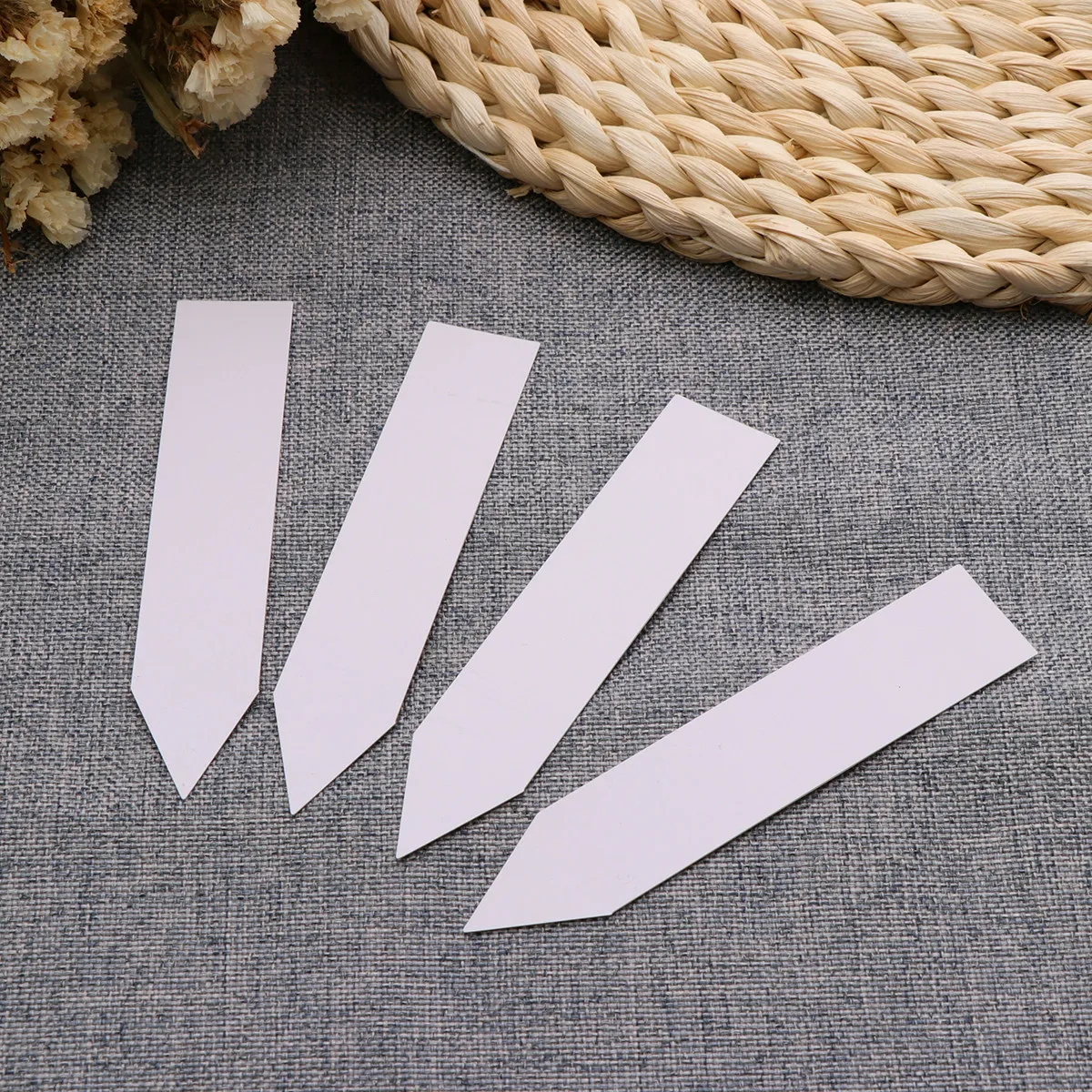 100Pcs White Garden Plant Markers 2x10cm PVC Plant Labels Waterproof Brittle Free Uv Resistant Reusable Plastic Tags for Mini
