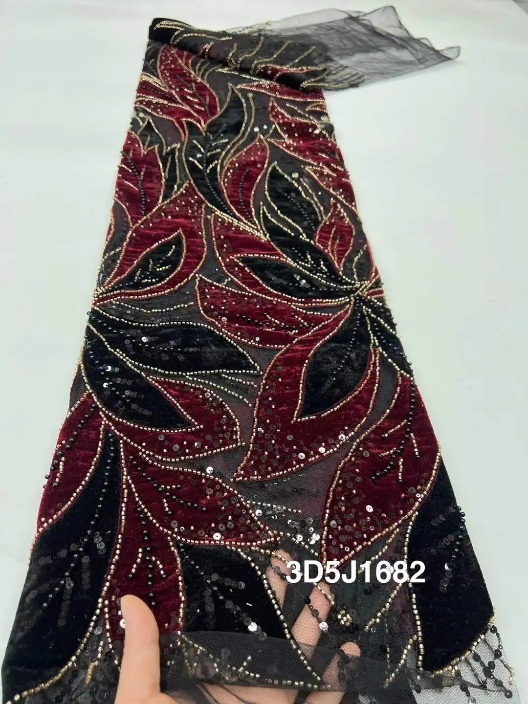 

New Design Luxurious Sequined Velvet Lace Fabric 2025 African Bead Embroidery Lace Fabric French Women's Wedding Party Dress
