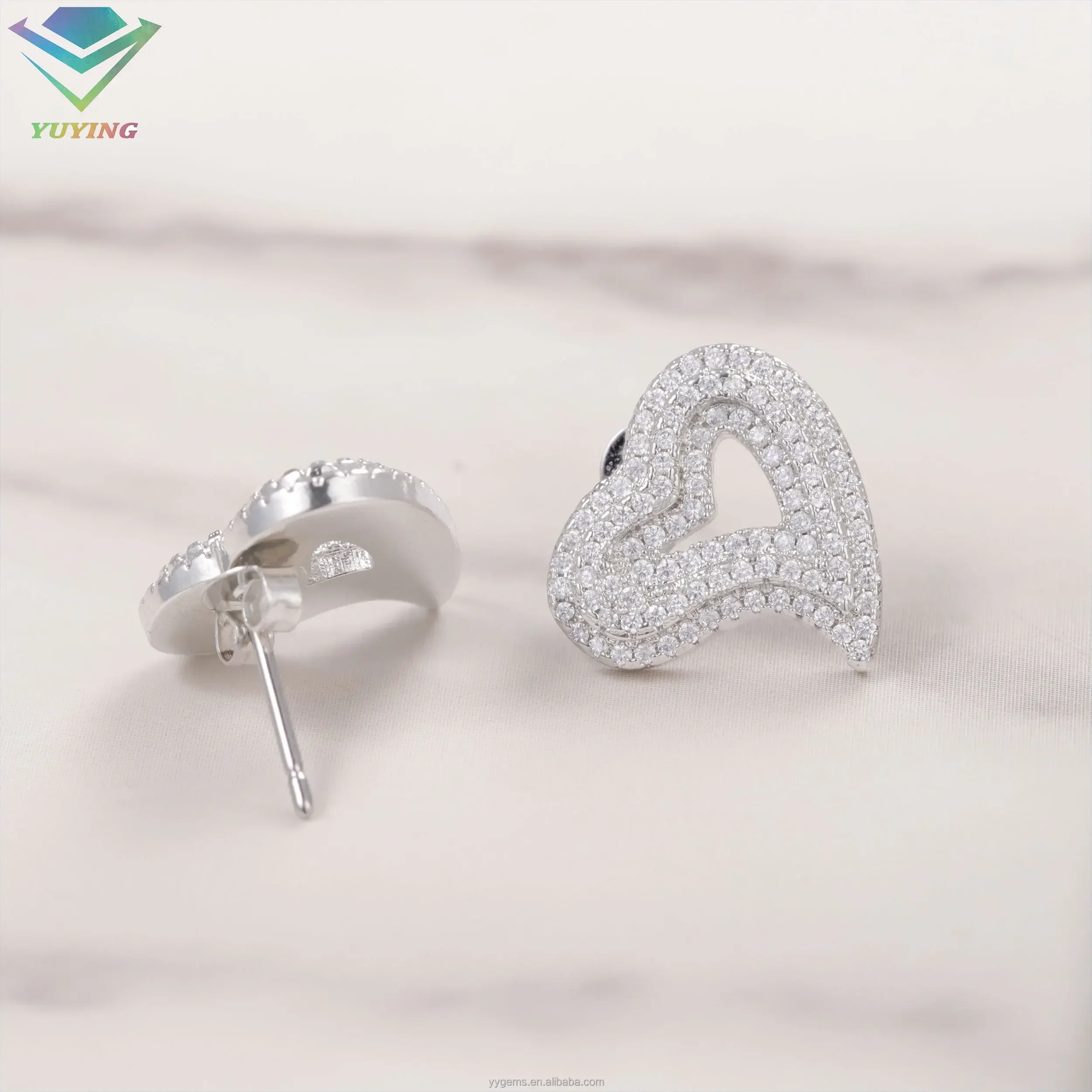 แฟชั่นเครื่องประดับ Heart Dangle เพชร 18K Gold Plate D สี VVS Moissanite ต่างหูเย็นจริง 925 เงินสเตอร์ลิงต่างหู