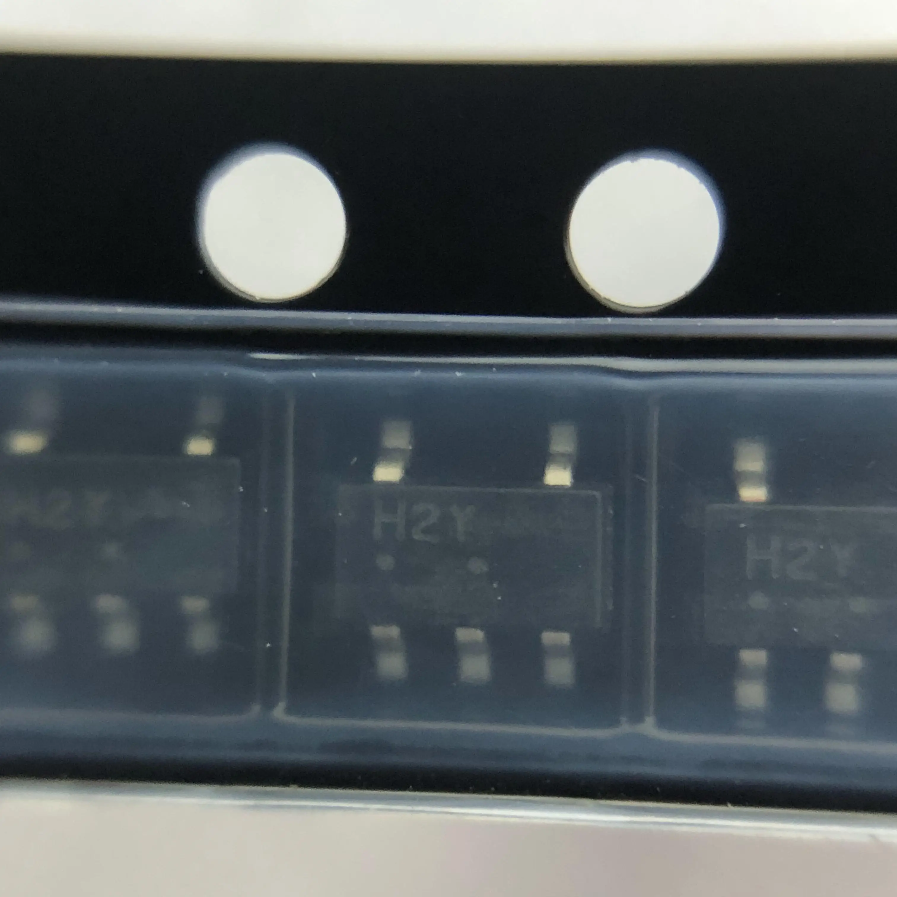 10pcs/Lot MC74HC1G08DTT1G SOT-23-5 MARKING;H2 Logic Gates 2-6V Single 2-Input AND Operating Temperature:- 55 C-+ 125 C