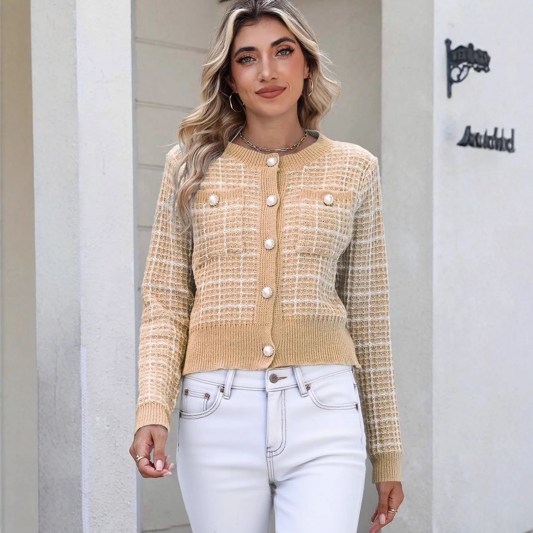 

2025 European American Plaid Knitted Cardigan for Women's Temperament Jacket Pearl Button Fashion Sweater
