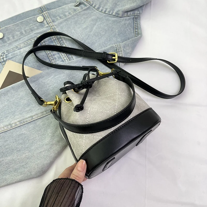 

2025 Autumn & Winter New Women's High-Value Bucket Bag - Elegant Matte Handheld Bag, Versatile Retro Shoulder & Crossbody Bag