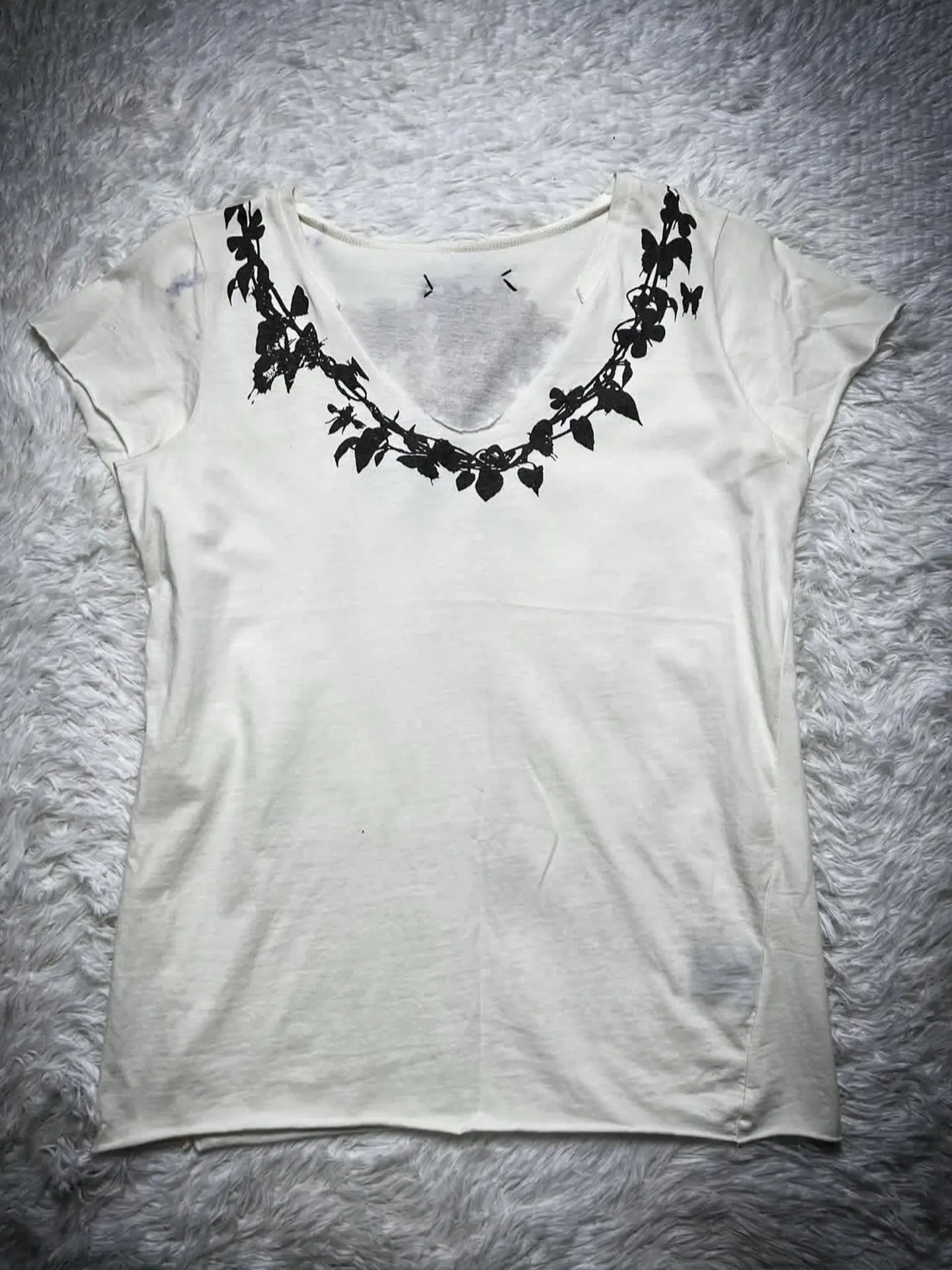 Ifsixwasnine Visual White V-Neck Floral Short Sleeve Printed T-Shirt