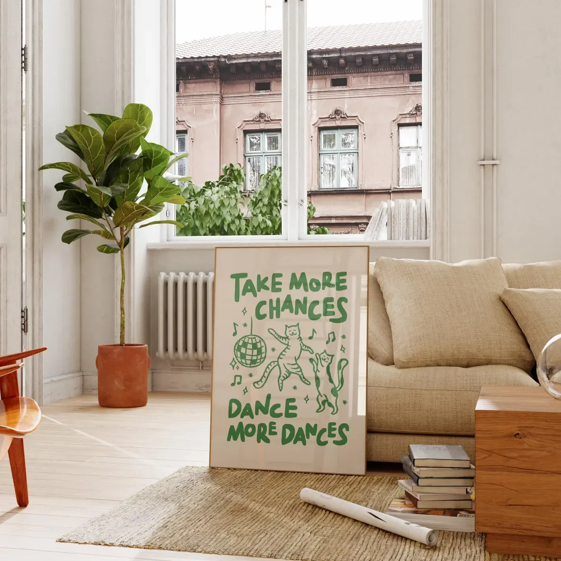 Arte de pared divertido con diseño de gato 'Toma más riesgos, baila más bailes' - Impresión verde fantasiosa con felinos bailando y bola de discoteca, Perf