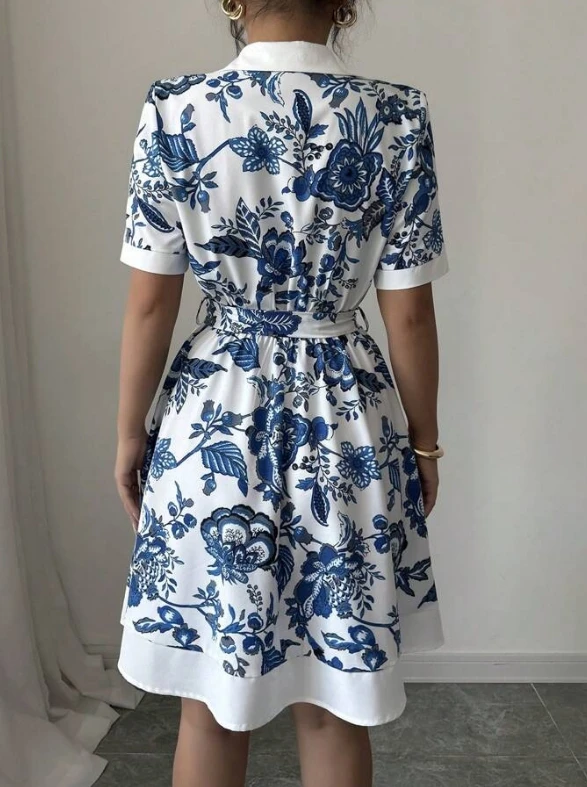 فستان صيفي بسيط وعصري بحزام مطبوع بأكمام قصيرة للنساء