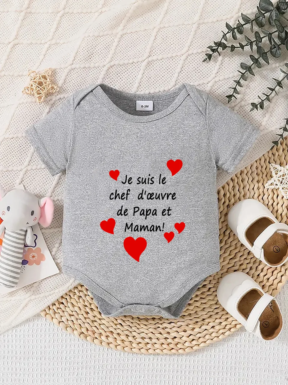 Baby short-sleeved triangle bodysuit, fun letter print, button design, easy to care for, suitable for new parents.