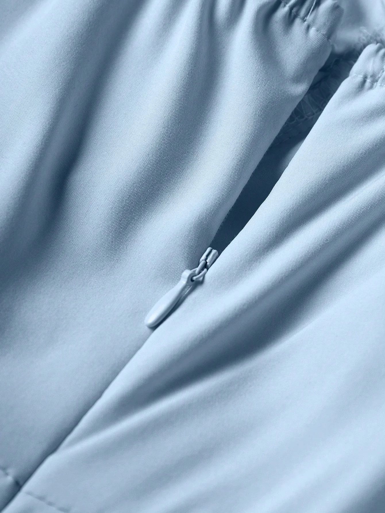 Vestido feminino elegante com cintura cinched e três camadas com babados e suspensório