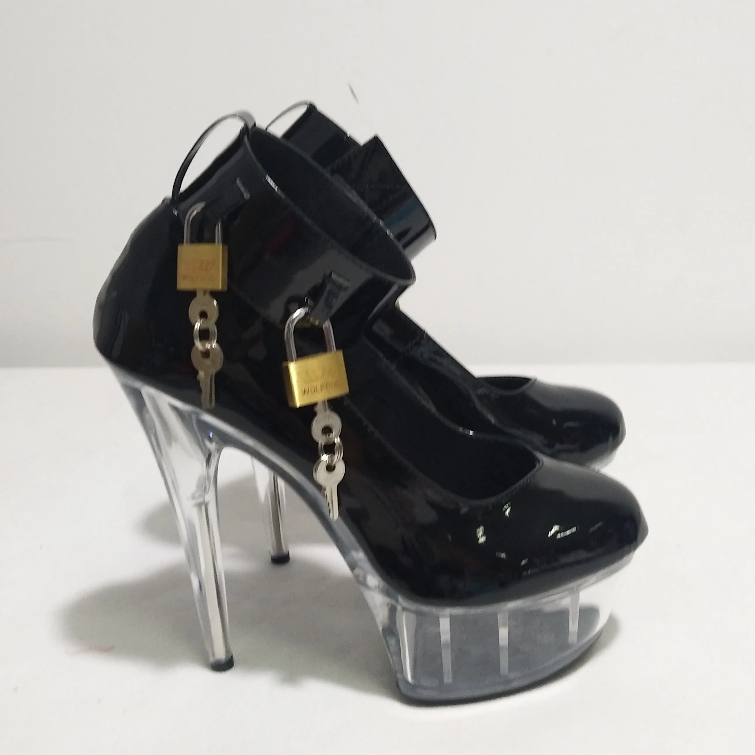 

The 15cm crystal soles are displayed in response to bare metal trim, and the models stage party heels dance shoes