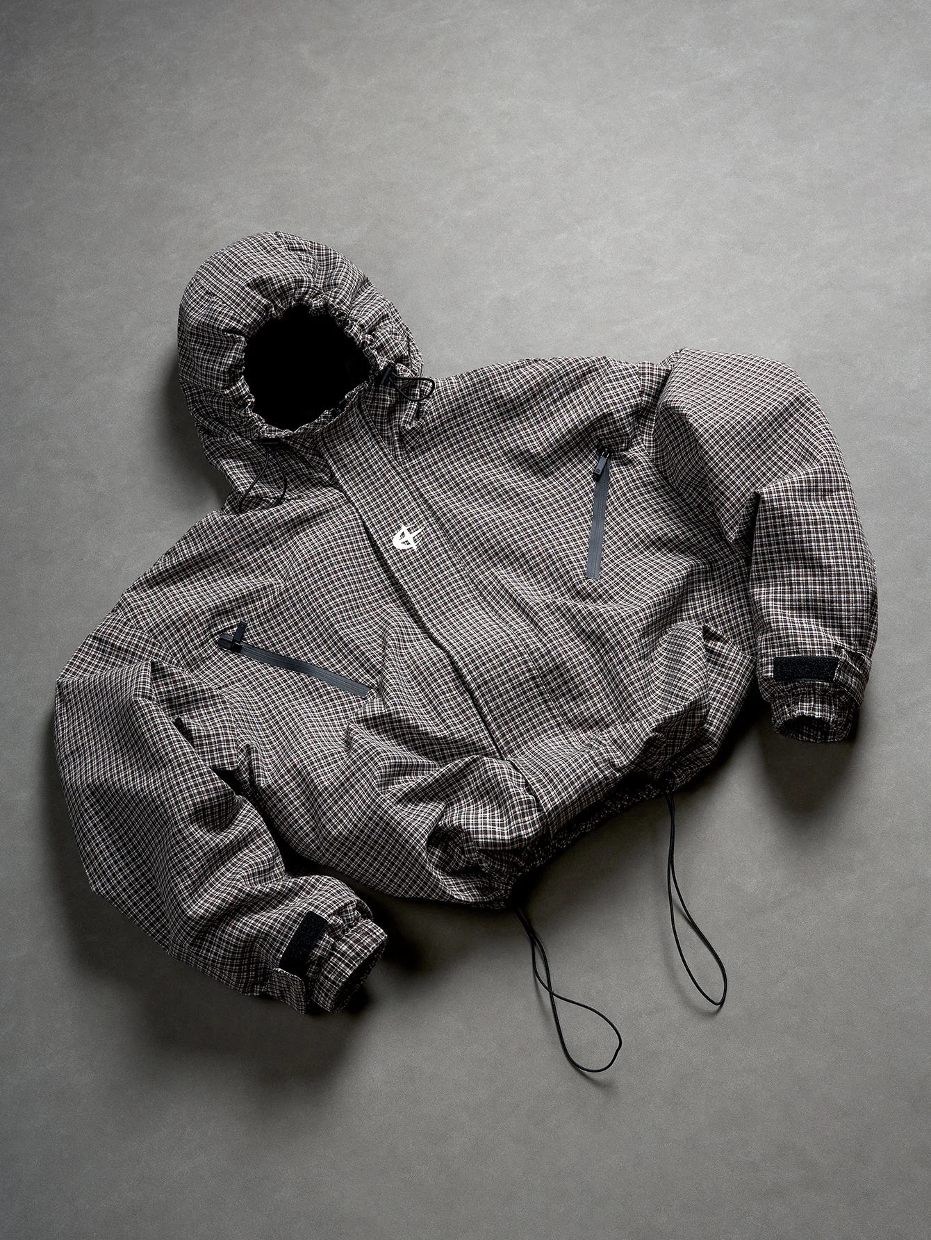 Herren Retro Fein Karierte Kapuzenjacke, Kurzer Loser Funktionsmantel, Diagonale Reißverschlusstaschen, Kordelzug am Saum, Klettverschluss an den Ärmeln, Lässige Herren-Oberteile für den Herbst. – Detail 1