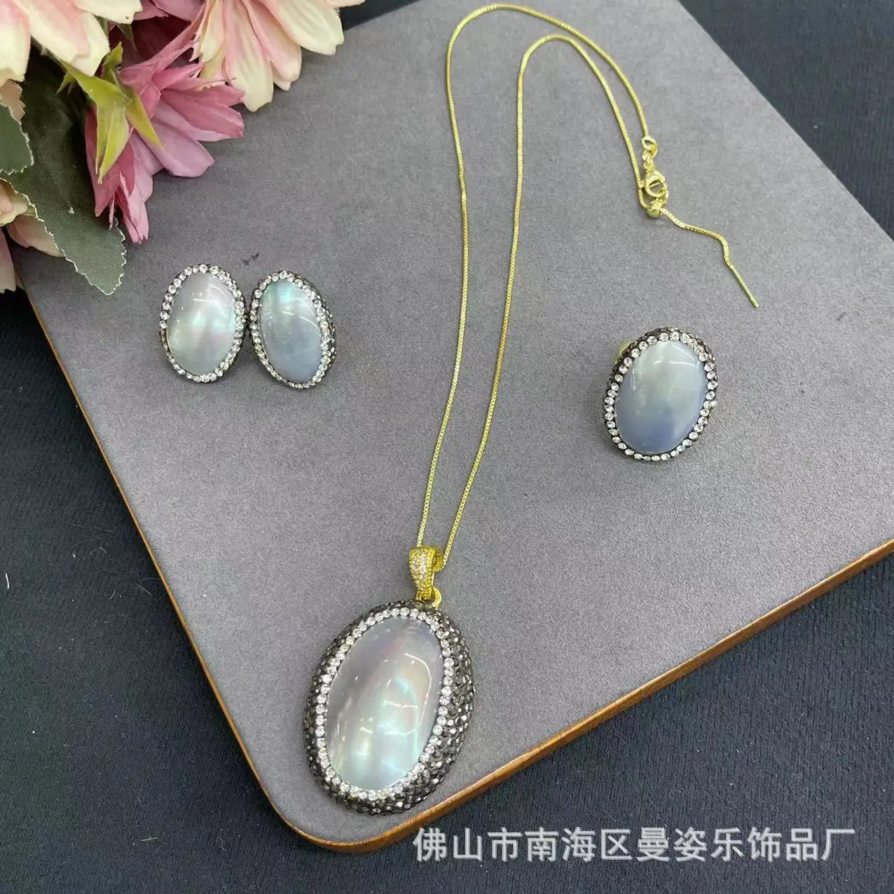 

ore source wholesale natural gray Mapei exquisite three-piece set, original jewelry model pendant necklace earring ring bracelet