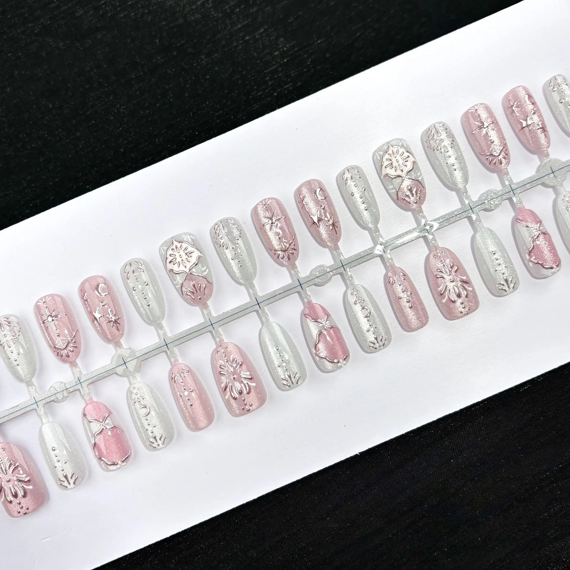 24pcs Pink Cat Eye Moon Star Press on Nail Glitter Golden Line Fake Nail Short Oval Full Coverage Nail Tips for Women False Nail 2