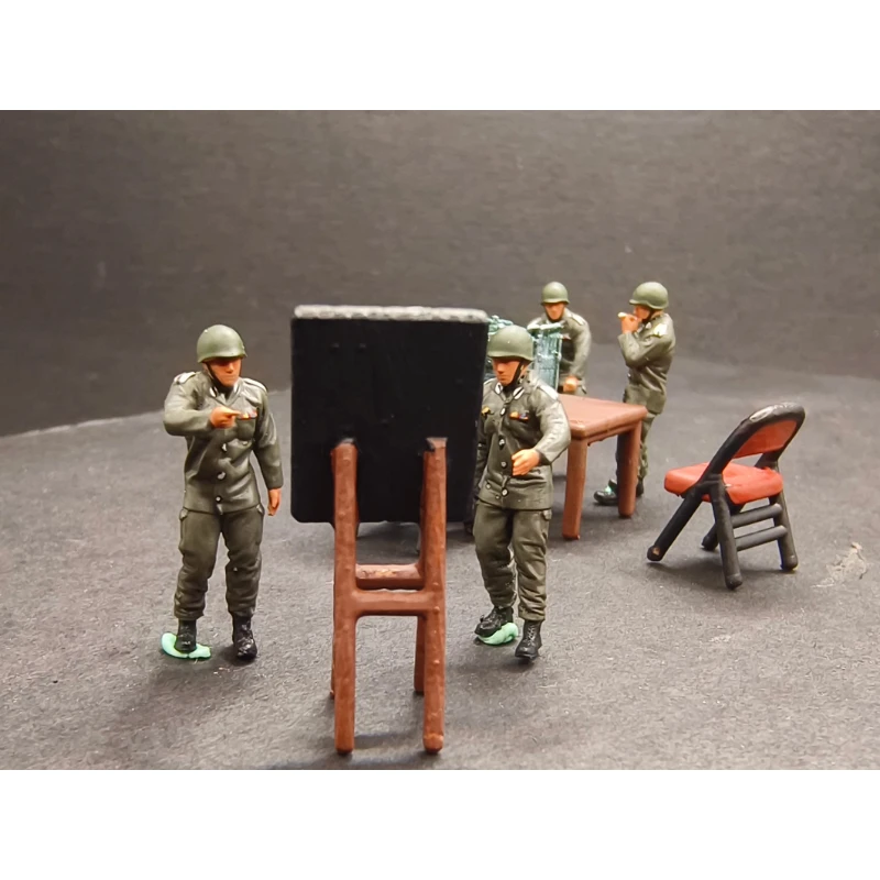 1:72 Scale Model 5pcs/10pcs German Command Radio Commander Tactical Board Tables and Chairs Soldiers Action Figure Toys Dolls