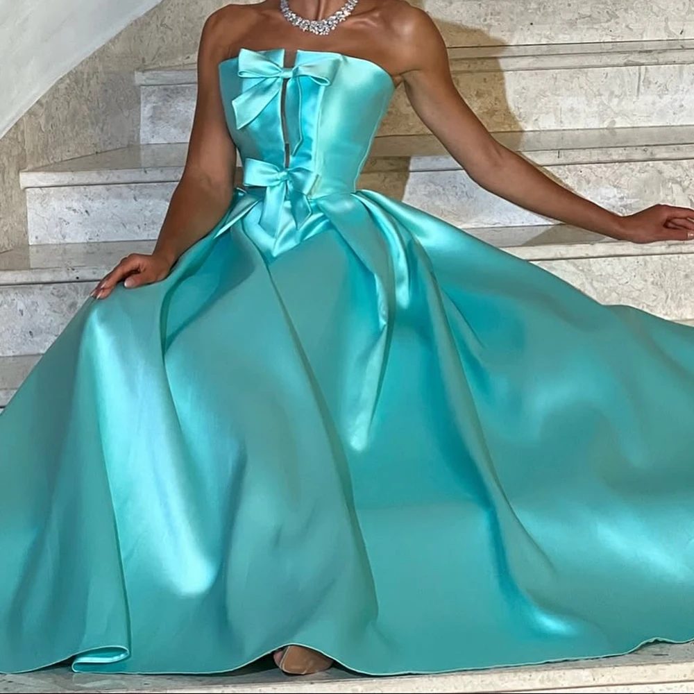 Op maat gemaakte A-lijn avondjurken Vloerlengte strapless mouwloze galajurk Fsahion strik Eenvoudige gedrapeerde rugloze feestjurk