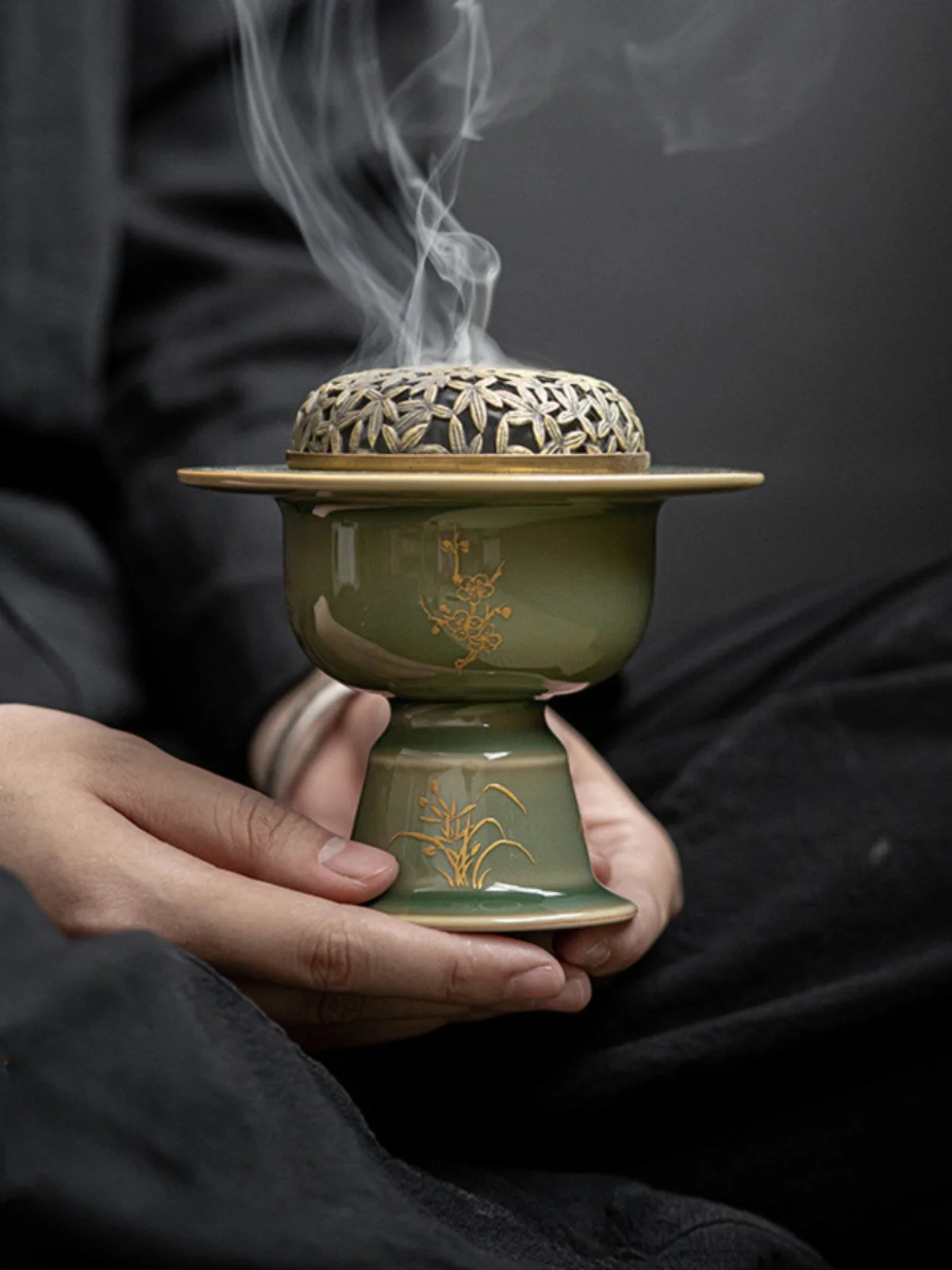 

Chinese Style Ceramic Incense Burner with Lid Cheung Chen Incense Stand Traditional Shape Glazed Surface for Living Room Deco...